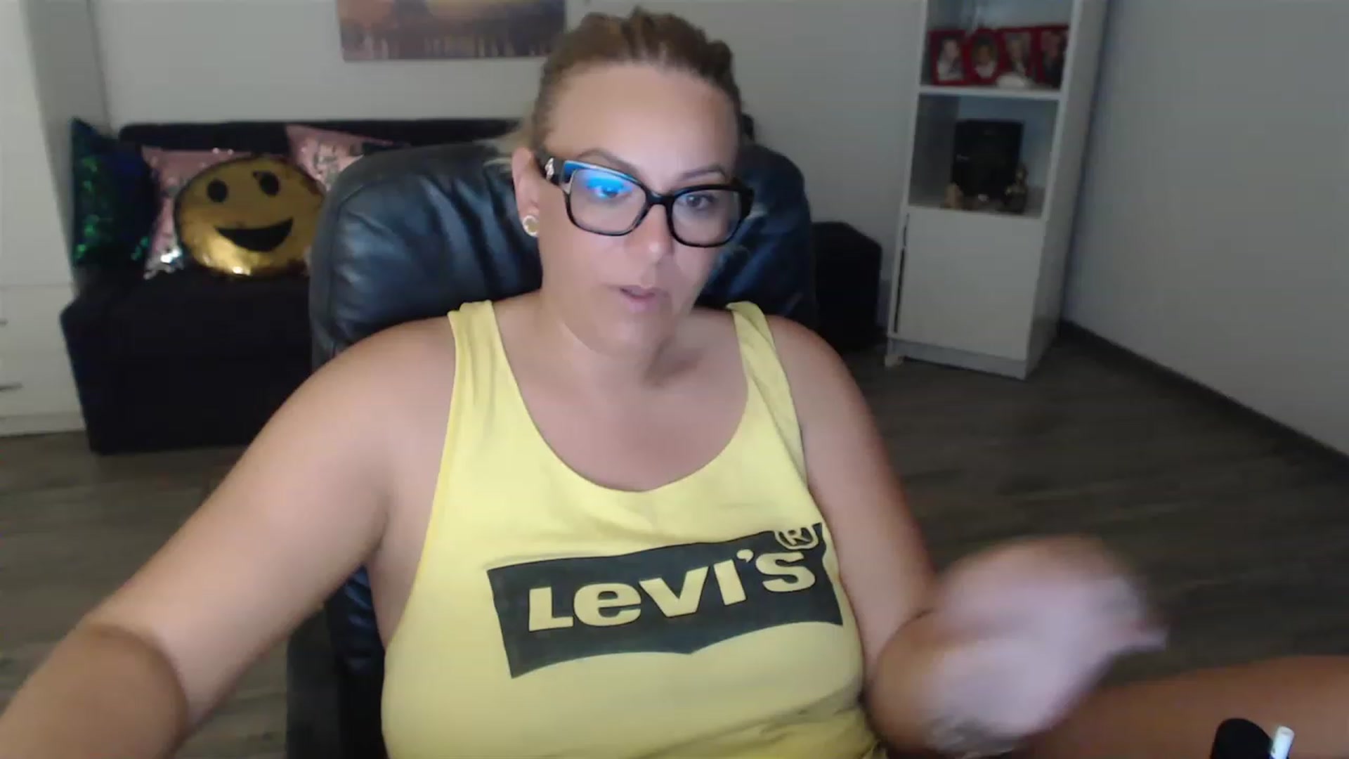 Gallery image thumbnail from A_baby_Boo's myfreecams stream on, 06/23/2023, 06:33 image 8 of 20