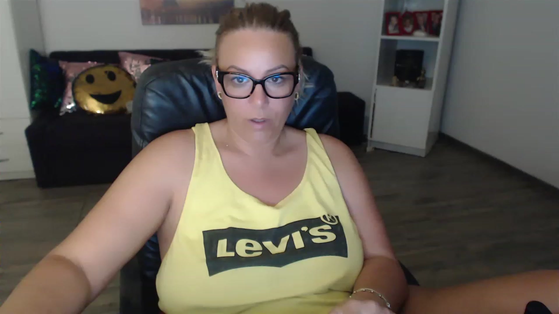 Gallery image thumbnail from A_baby_Boo's myfreecams stream on, 06/23/2023, 06:33 image 9 of 20