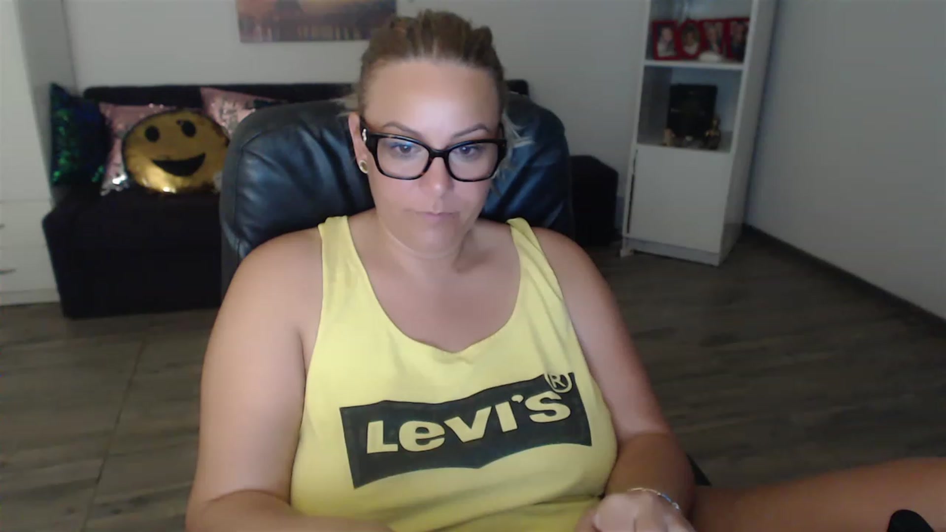 Gallery image thumbnail from A_baby_Boo's myfreecams stream on, 06/23/2023, 06:33 image 12 of 20
