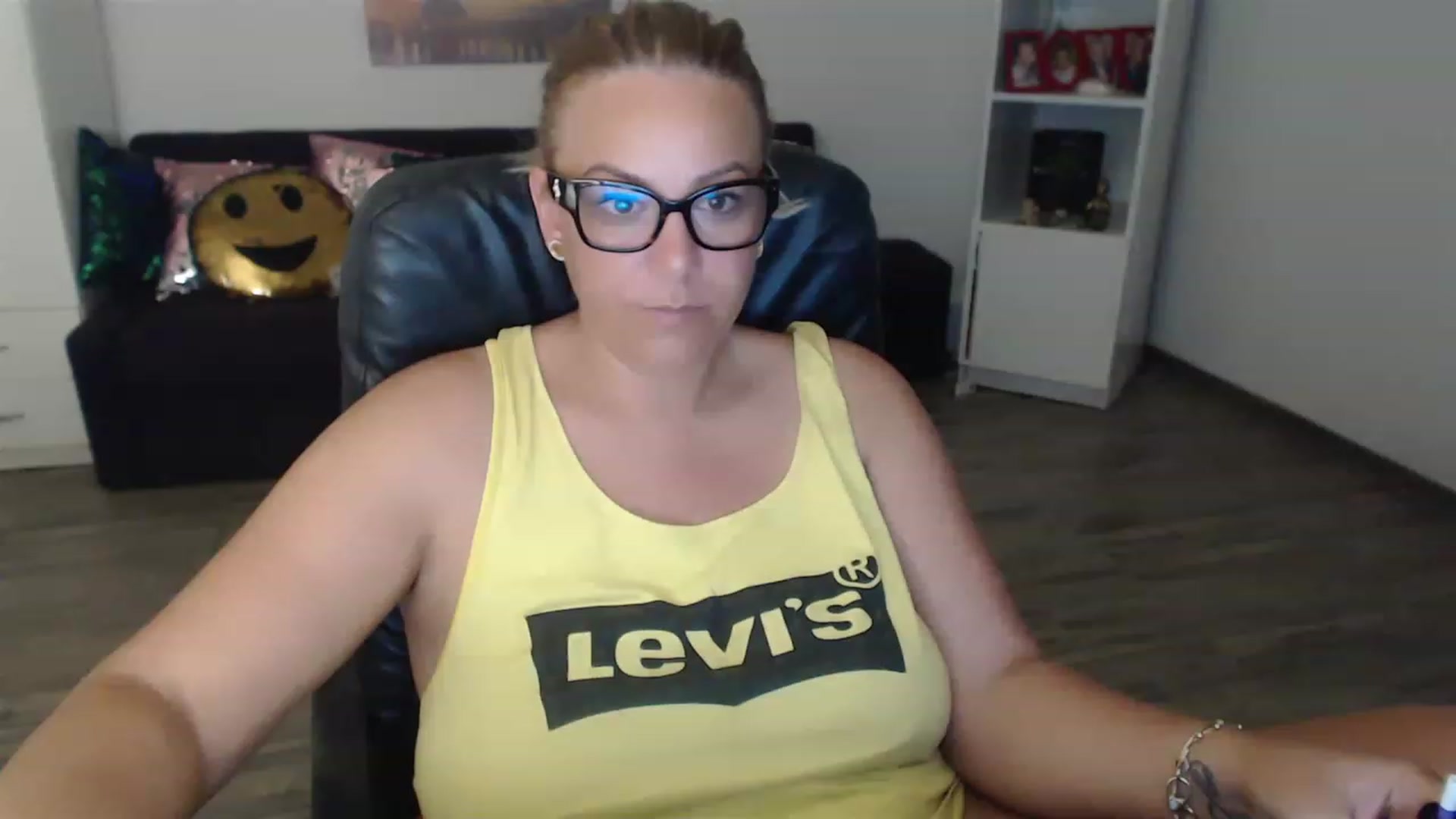 Gallery image thumbnail from A_baby_Boo's myfreecams stream on, 06/23/2023, 06:33 image 1 of 20
