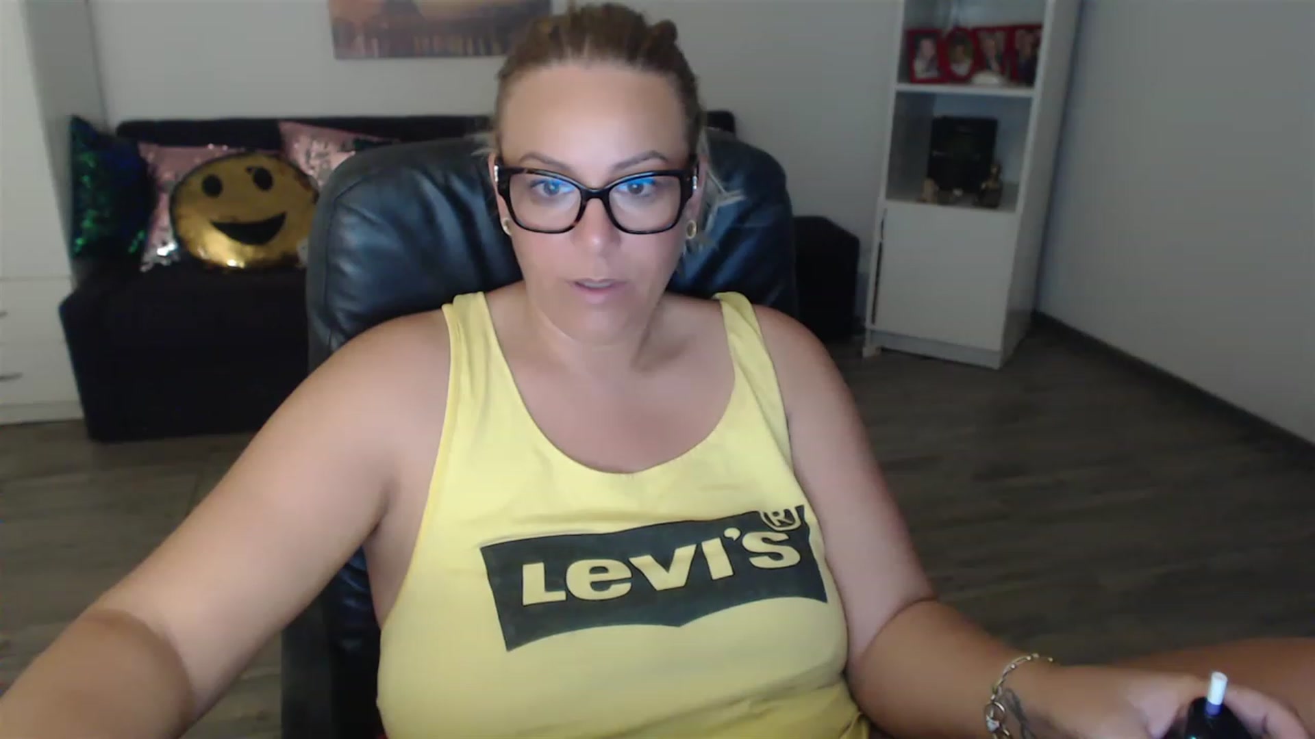 Gallery image thumbnail from A_baby_Boo's myfreecams stream on, 06/23/2023, 06:33 image 4 of 20