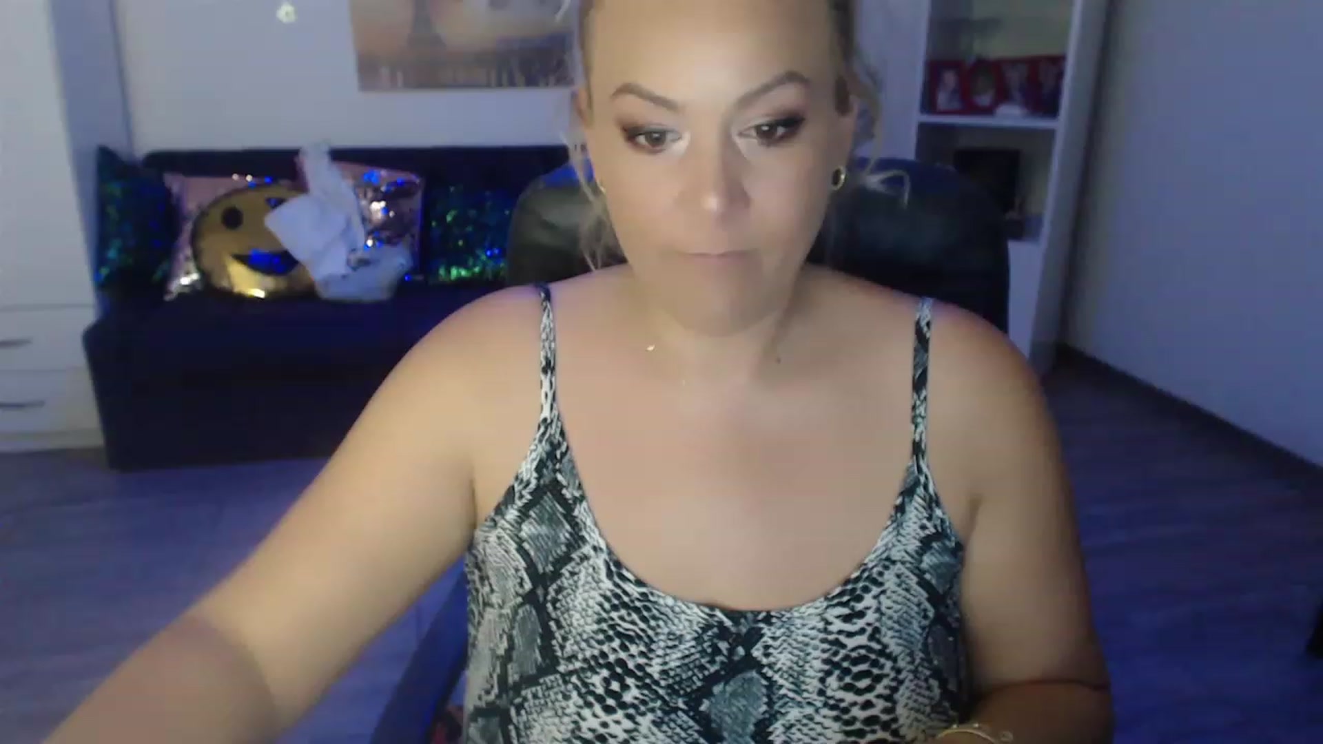 Gallery image thumbnail from A_baby_Boo's myfreecams stream on, 06/24/2023, 11:57 image 7 of 20