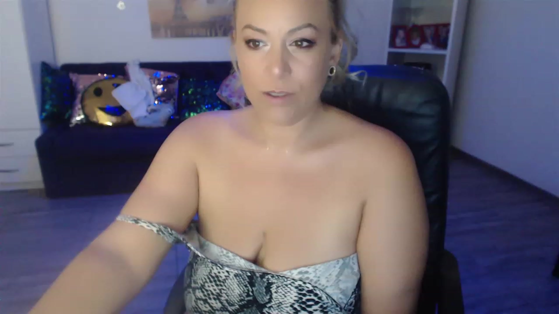 Gallery image thumbnail from A_baby_Boo's myfreecams stream on, 06/24/2023, 11:57 image 9 of 20