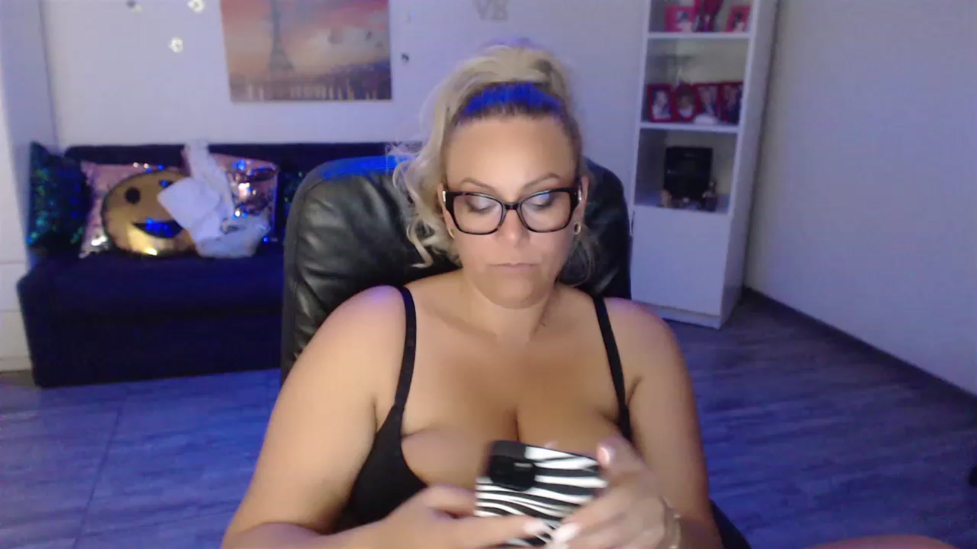 Gallery image thumbnail from A_baby_Boo's myfreecams stream on, 06/24/2023, 23:46 image 13 of 20