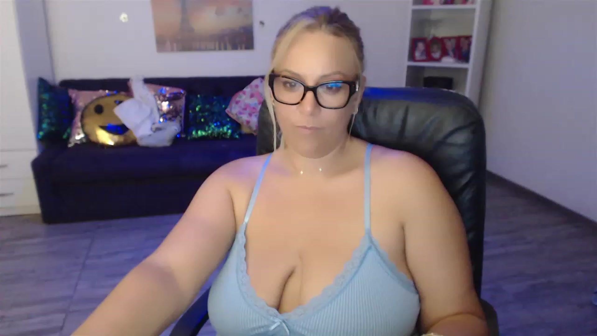 Gallery image thumbnail from A_baby_Boo's myfreecams stream on, 06/25/2023, 21:26 image 12 of 20