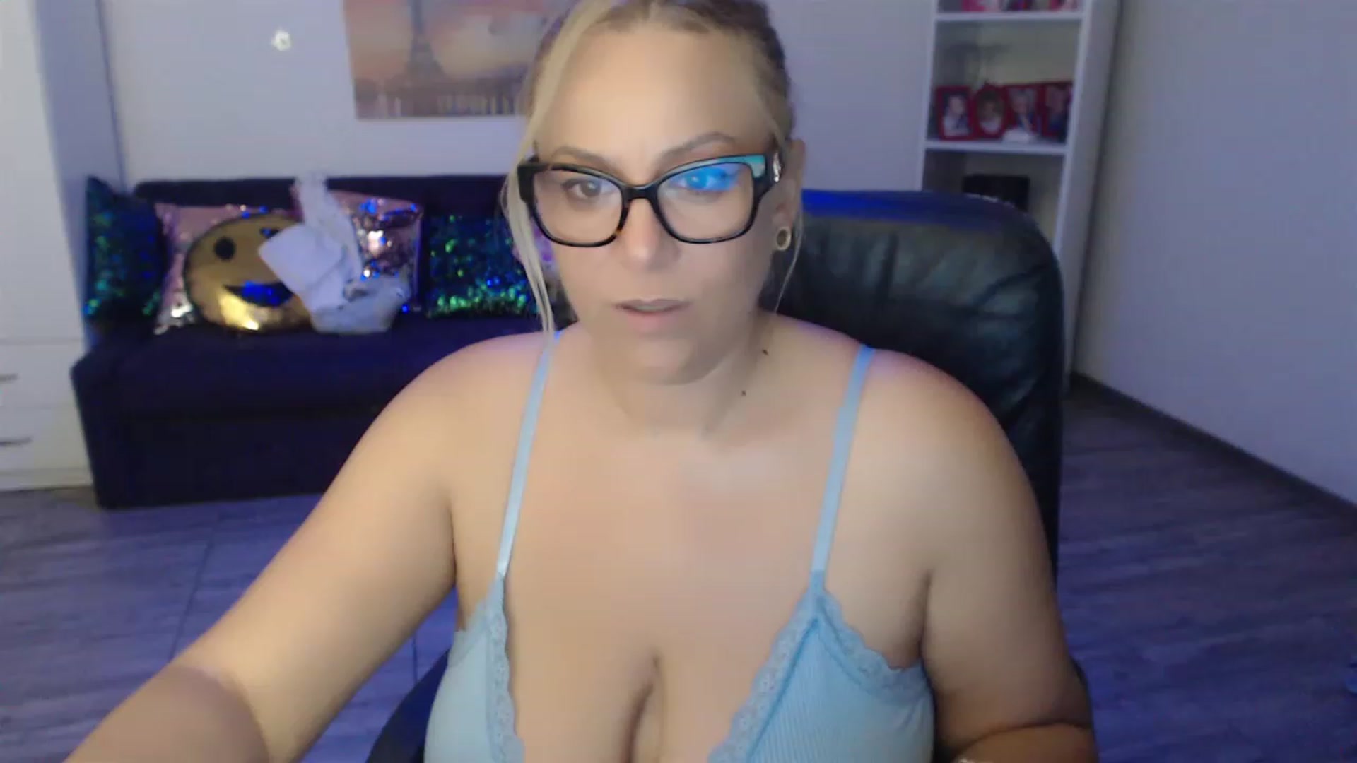 Gallery image thumbnail from A_baby_Boo's myfreecams stream on, 06/25/2023, 21:26 image 3 of 20