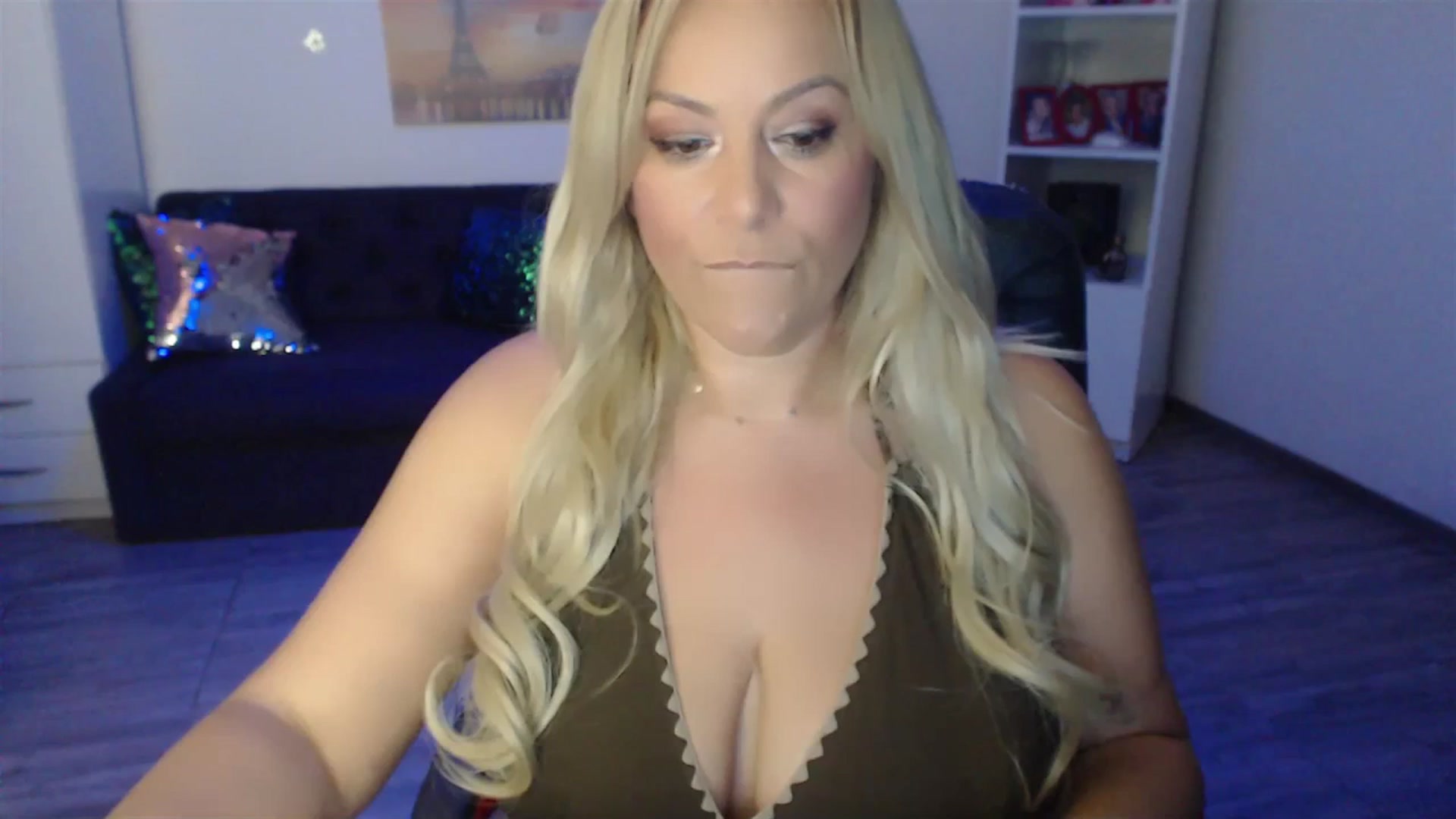 Gallery image thumbnail from A_baby_Boo's myfreecams stream on, 06/30/2023, 22:13 image 4 of 20