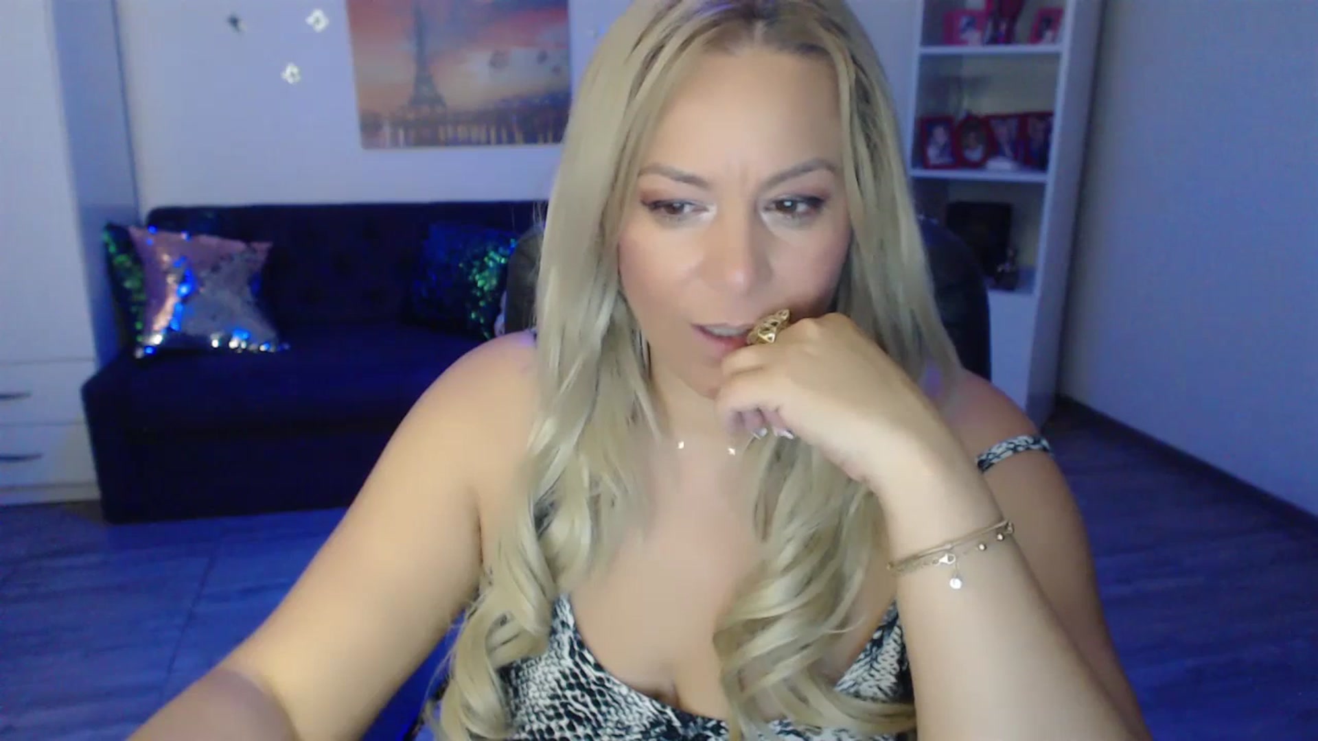 Gallery image thumbnail from A_baby_Boo's myfreecams stream on, 06/30/2023, 23:48 image 11 of 20
