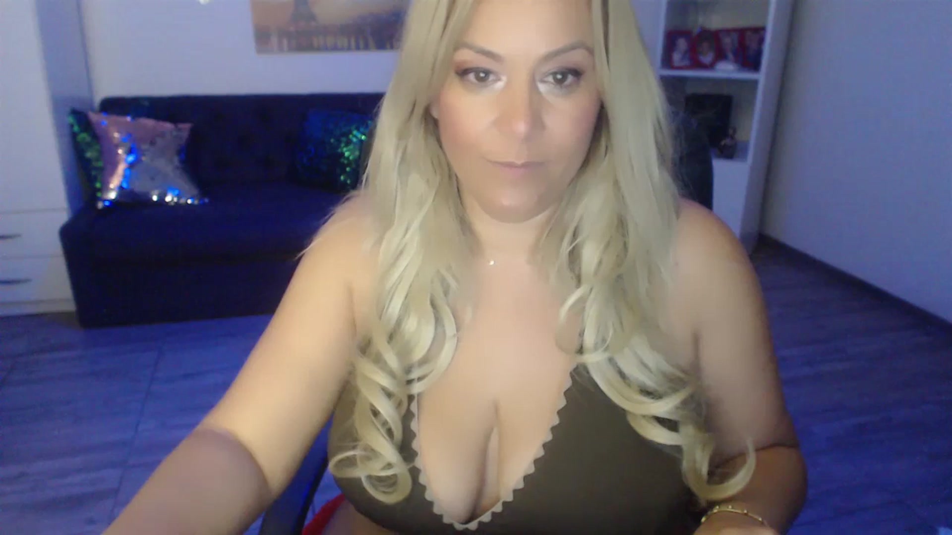 Gallery image thumbnail from A_baby_Boo's myfreecams stream on, 06/30/2023, 23:48 image 8 of 20