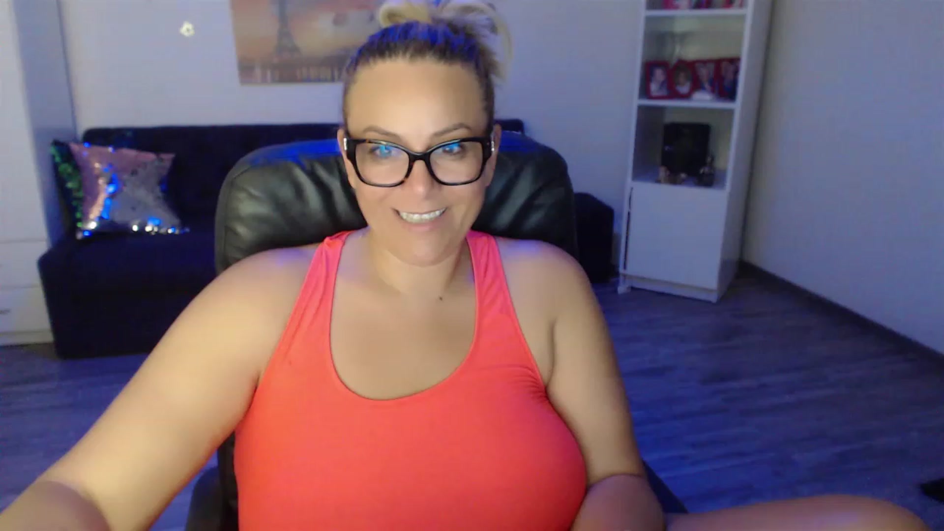 Gallery image thumbnail from A_baby_Boo's myfreecams stream on, 07/03/2023, 21:06 image 12 of 20