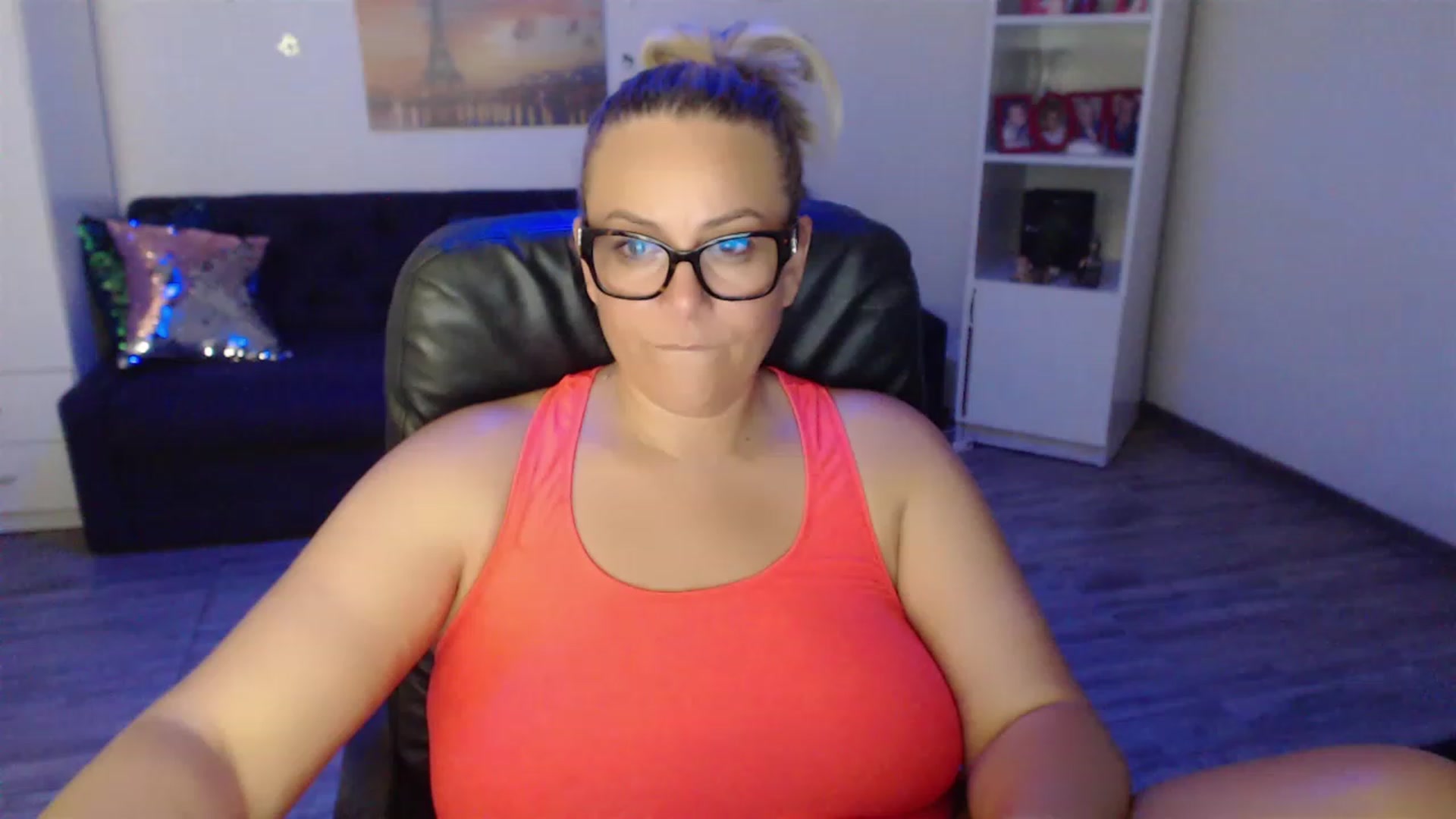 Gallery image thumbnail from A_baby_Boo's myfreecams stream on, 07/03/2023, 21:06 image 10 of 20