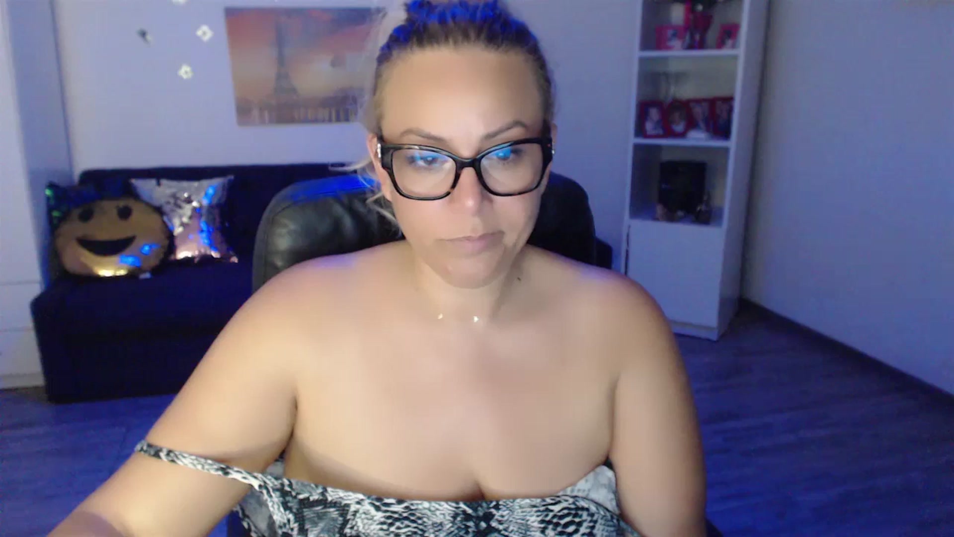 Gallery image thumbnail from A_baby_Boo's myfreecams stream on, 07/05/2023, 22:02 image 19 of 20