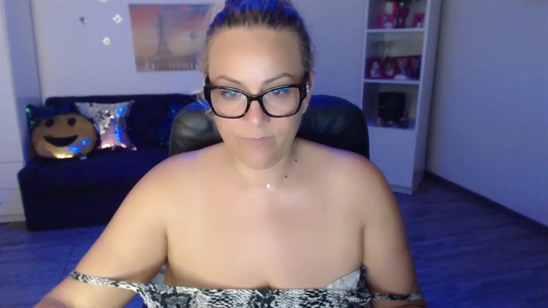 Gallery image thumbnail from A_baby_Boo's myfreecams stream on, 07/05/2023, 22:02 image 15 of 20
