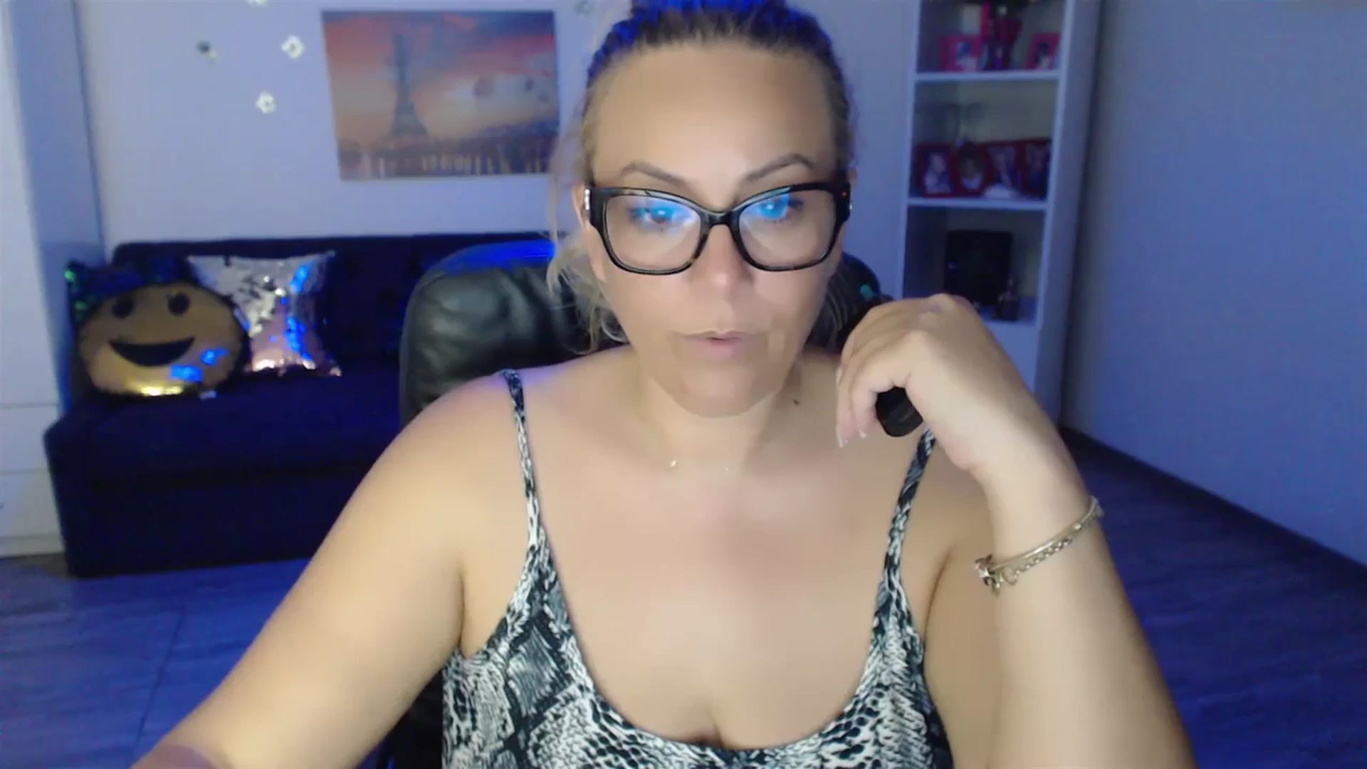 Gallery image thumbnail from A_baby_Boo's myfreecams stream on, 07/05/2023, 22:48 image 5 of 20