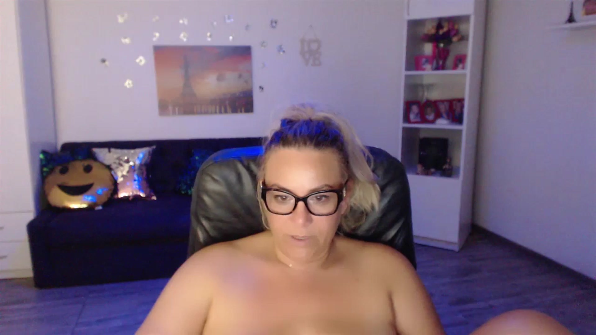 Gallery image thumbnail from A_baby_Boo's myfreecams stream on, 07/06/2023, 24:16 image 10 of 20