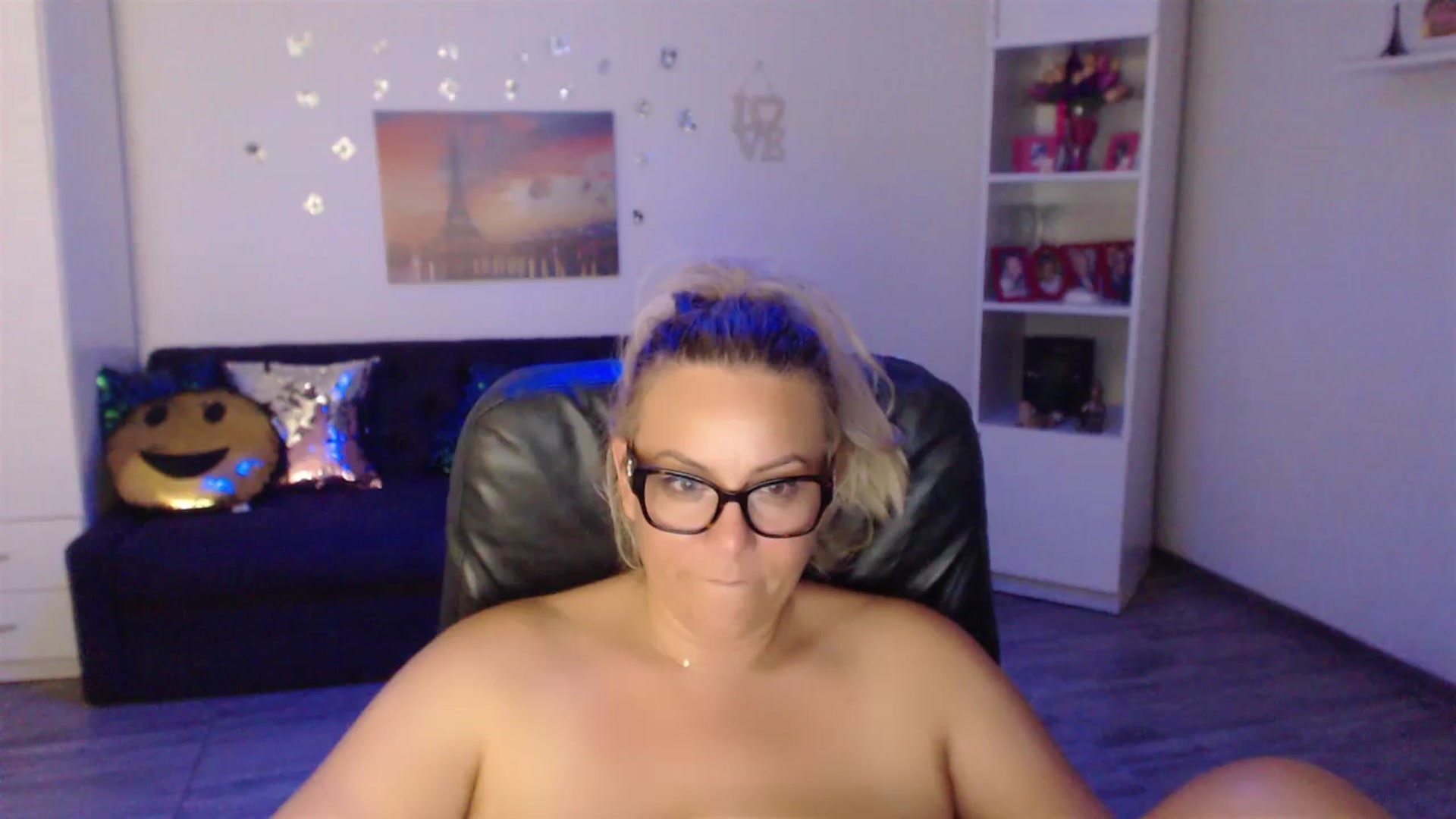 Gallery image thumbnail from A_baby_Boo's myfreecams stream on, 07/06/2023, 24:16 image 13 of 20