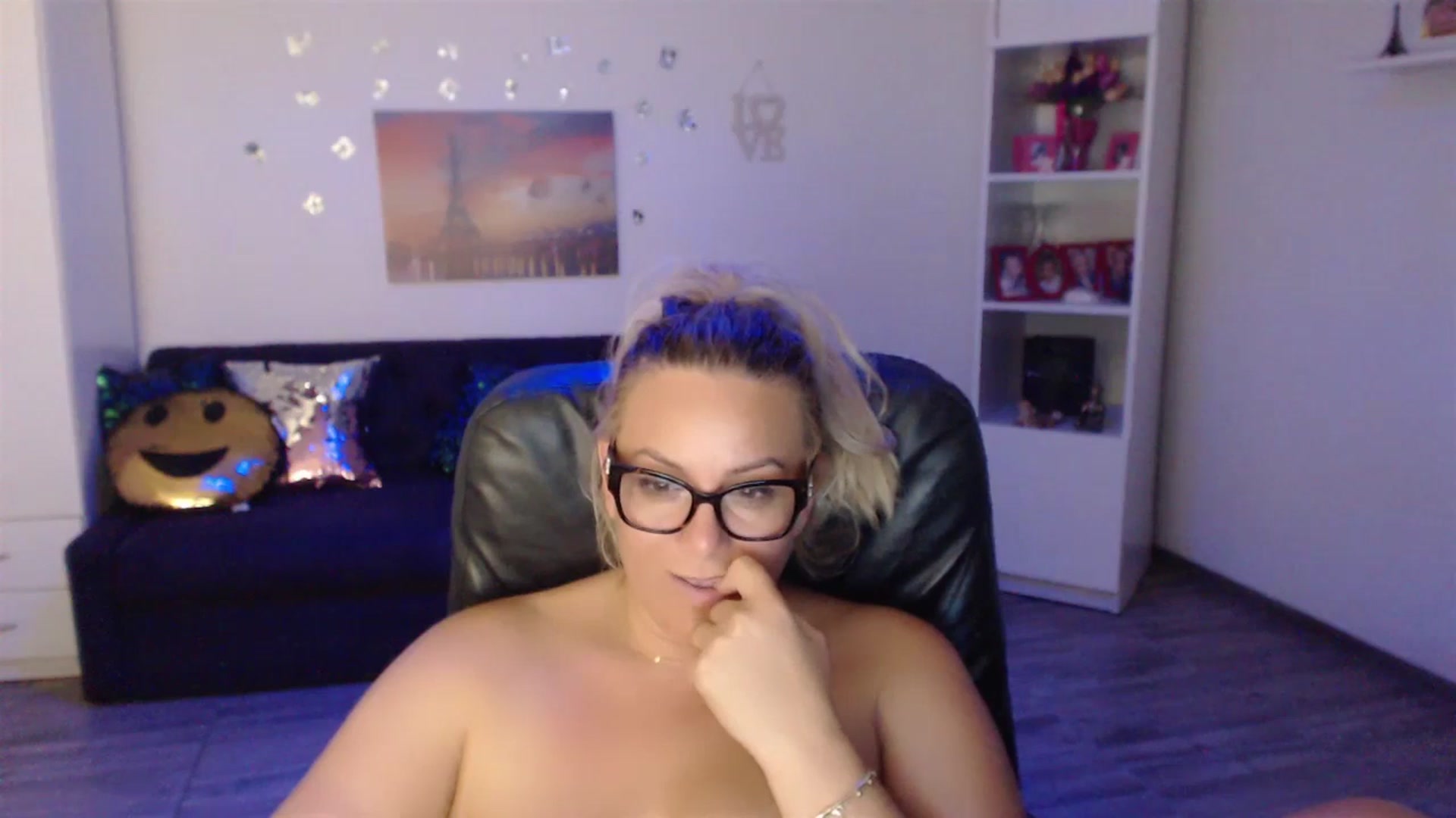 Gallery image thumbnail from A_baby_Boo's myfreecams stream on, 07/06/2023, 24:16 image 14 of 20