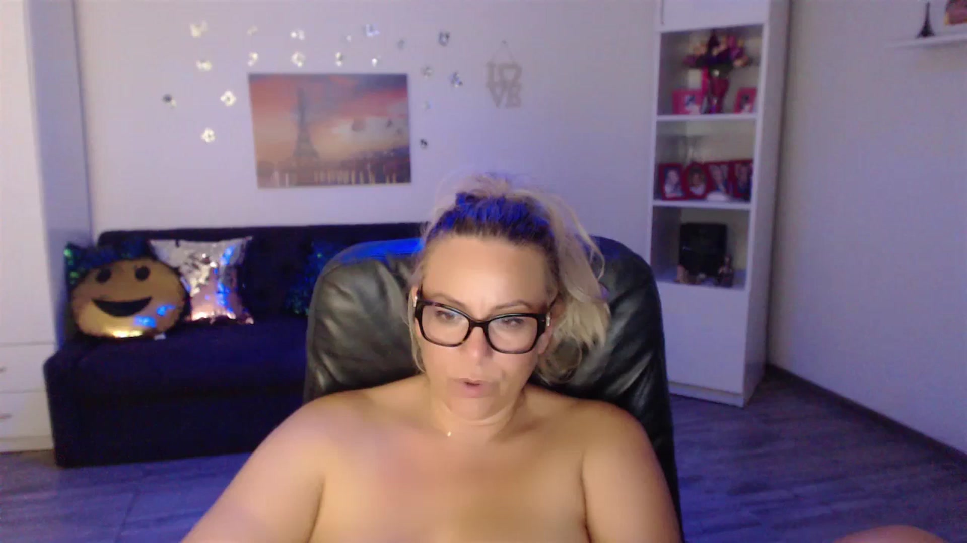 Gallery image thumbnail from A_baby_Boo's myfreecams stream on, 07/06/2023, 24:16 image 11 of 20