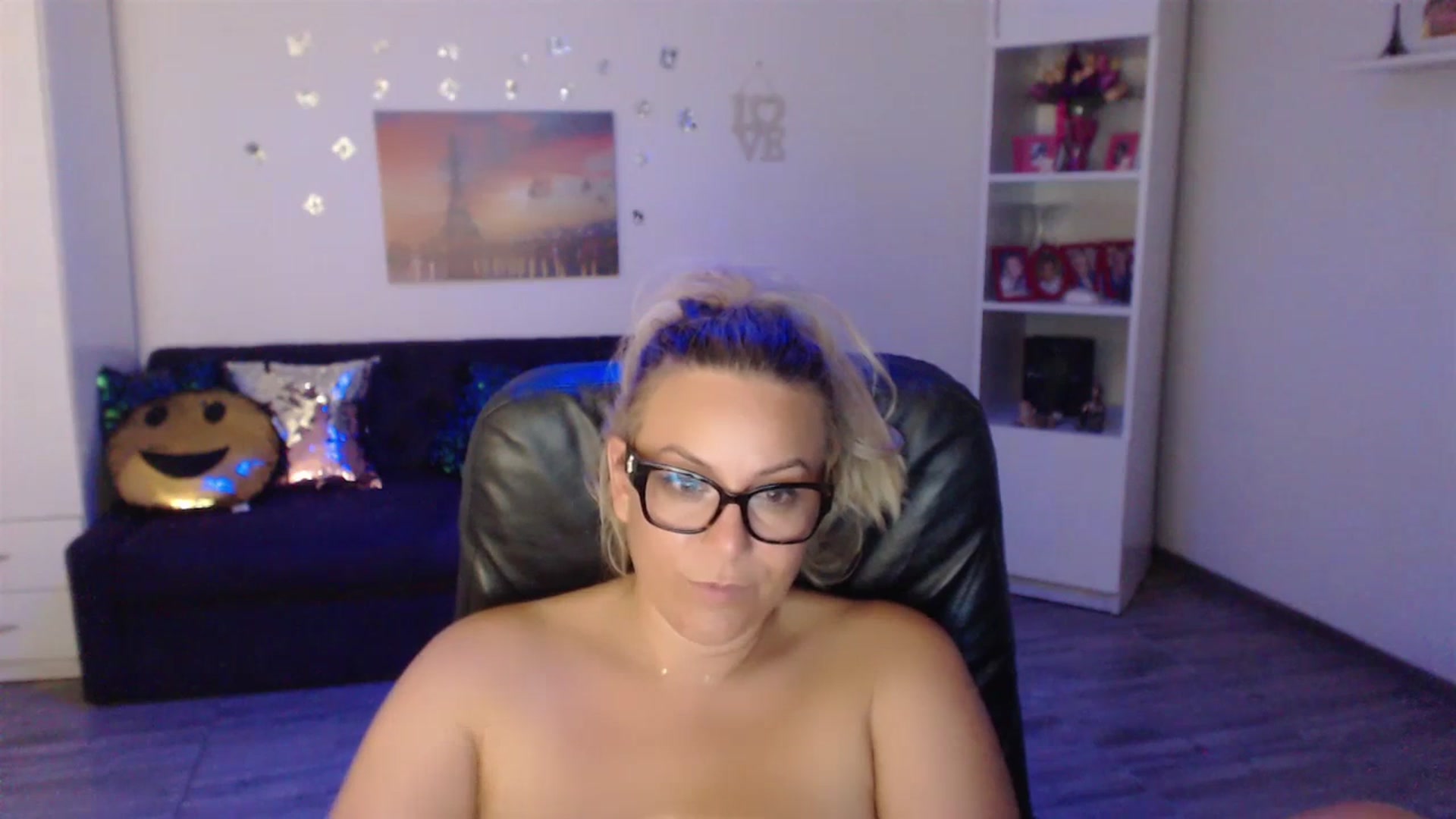 Gallery image thumbnail from A_baby_Boo's myfreecams stream on, 07/06/2023, 24:16 image 15 of 20