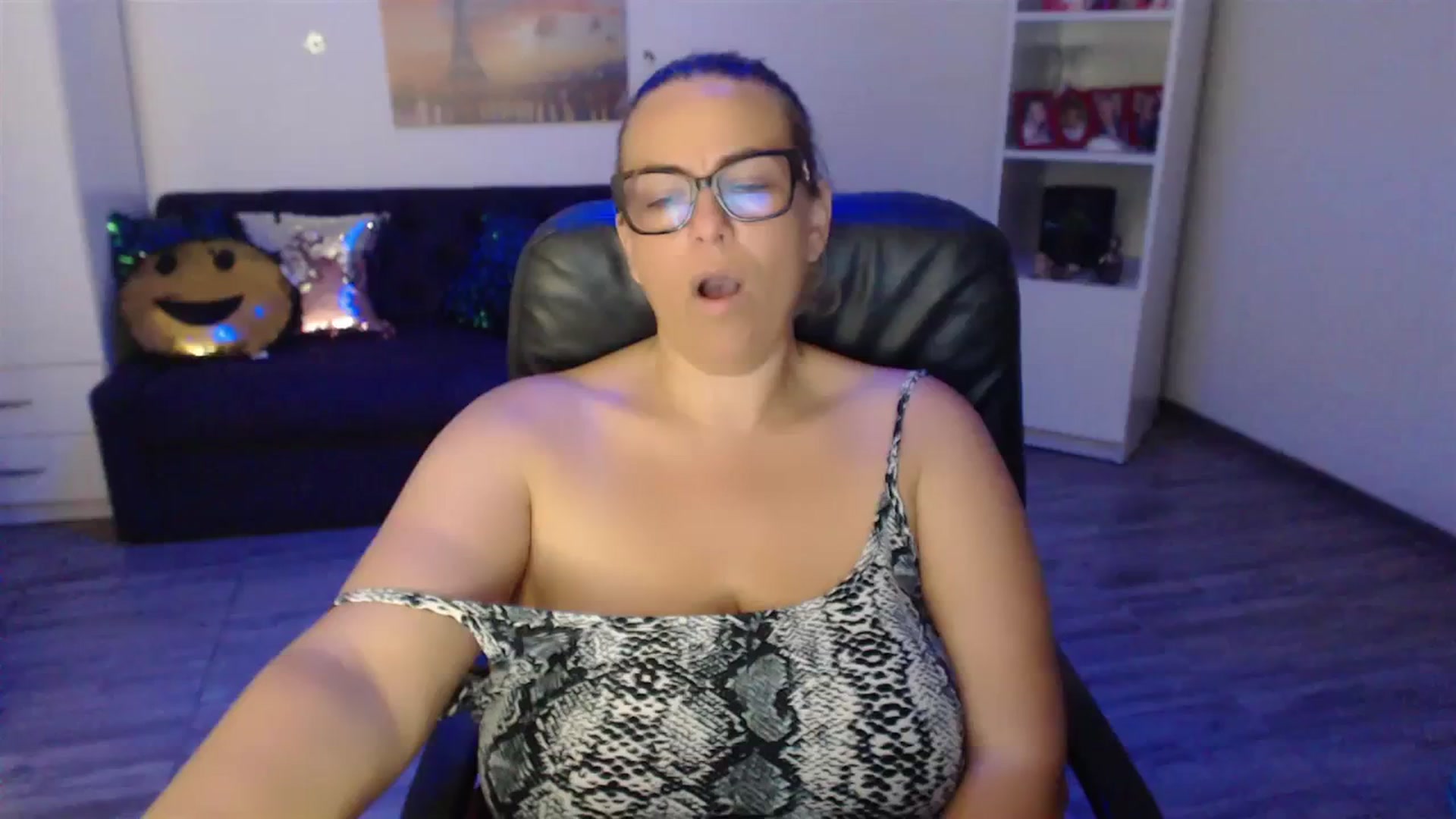 Gallery image thumbnail from A_baby_Boo's myfreecams stream on, 07/08/2023, 24:11 image 9 of 20