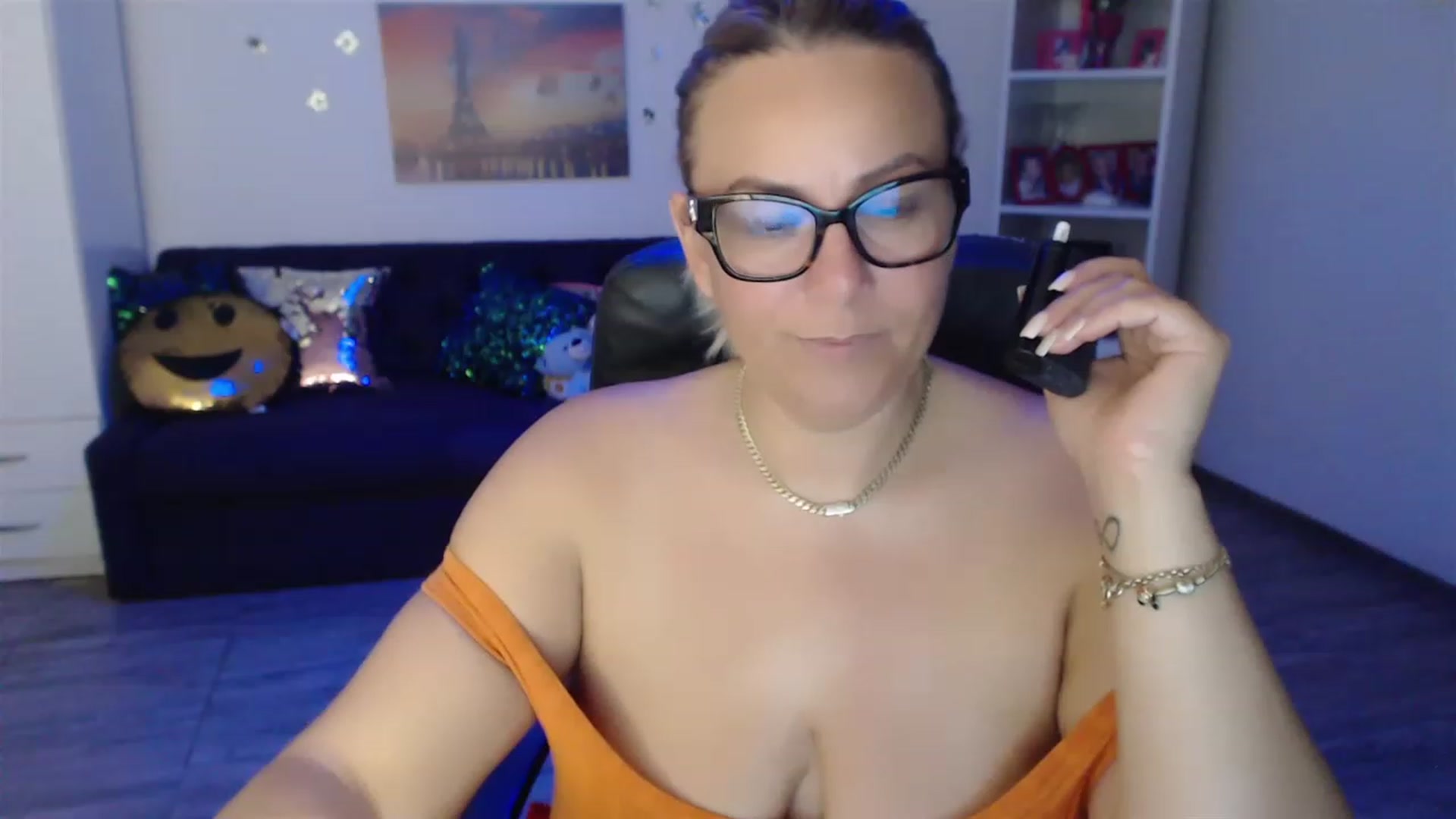 Gallery image thumbnail from A_baby_Boo's myfreecams stream on, 07/09/2023, 24:07 image 16 of 20