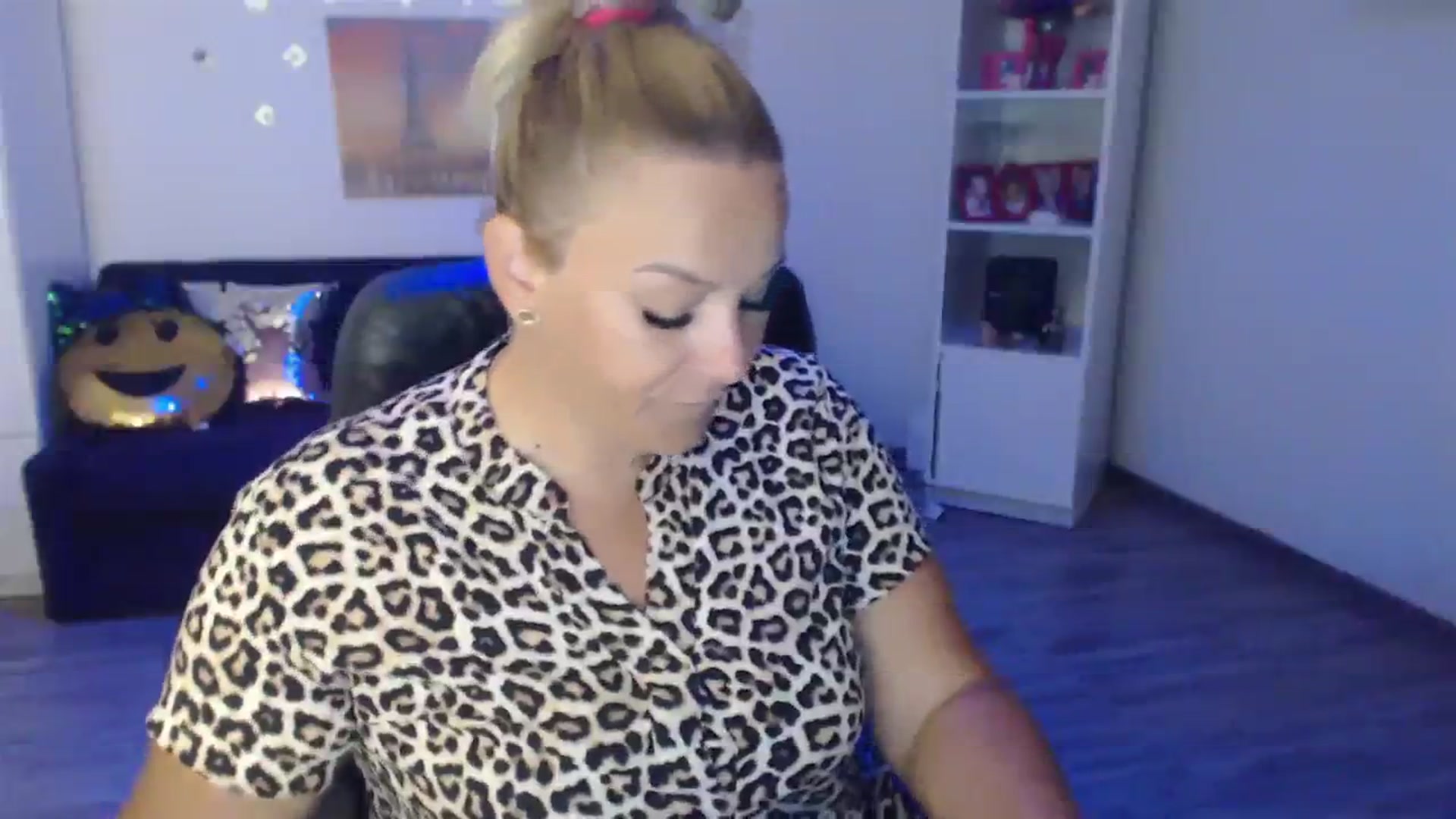 Gallery image thumbnail from A_baby_Boo's myfreecams stream on, 07/24/2023, 10:33 image 6 of 20