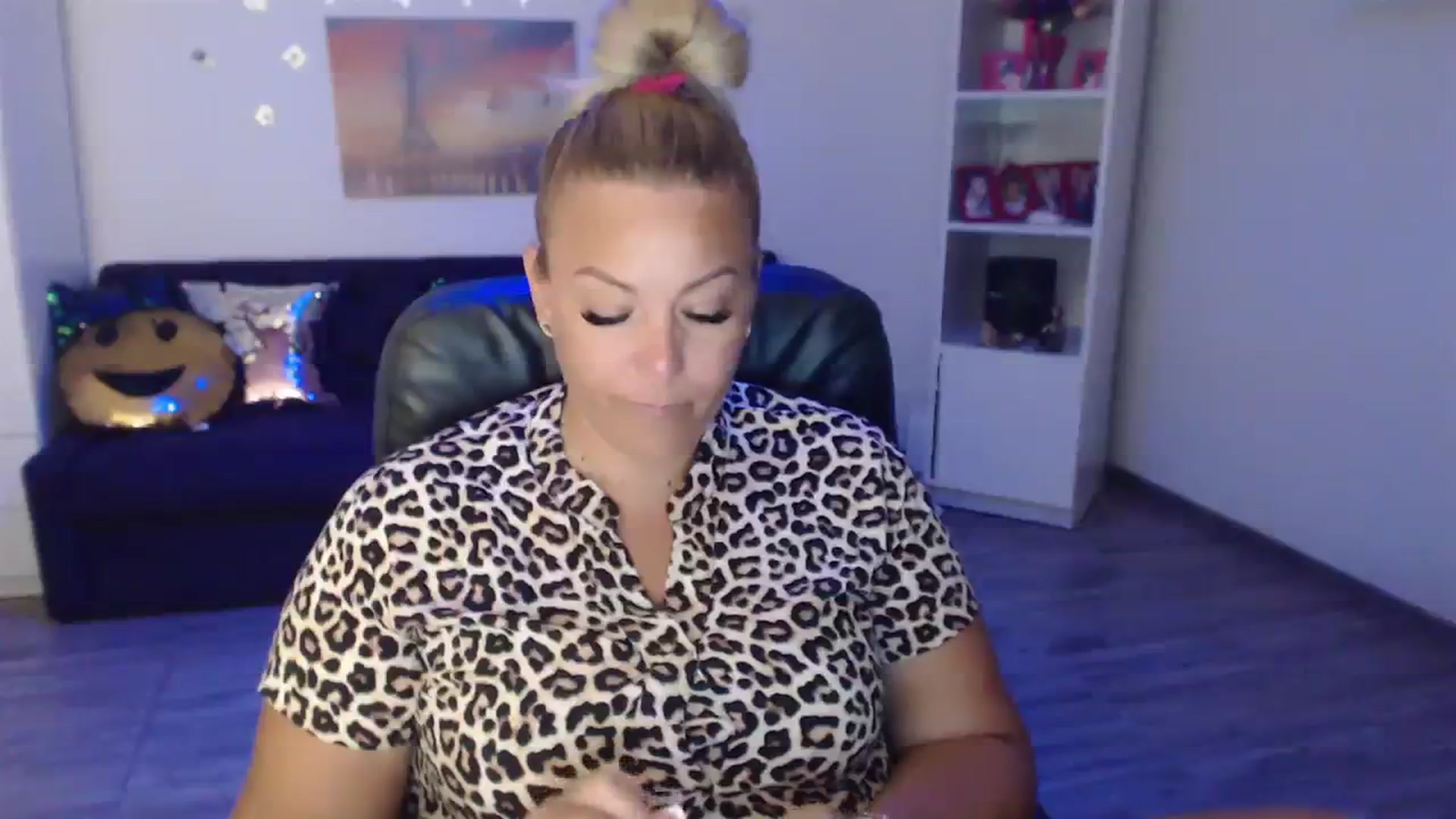 Gallery image thumbnail from A_baby_Boo's myfreecams stream on, 07/24/2023, 10:33 image 14 of 20