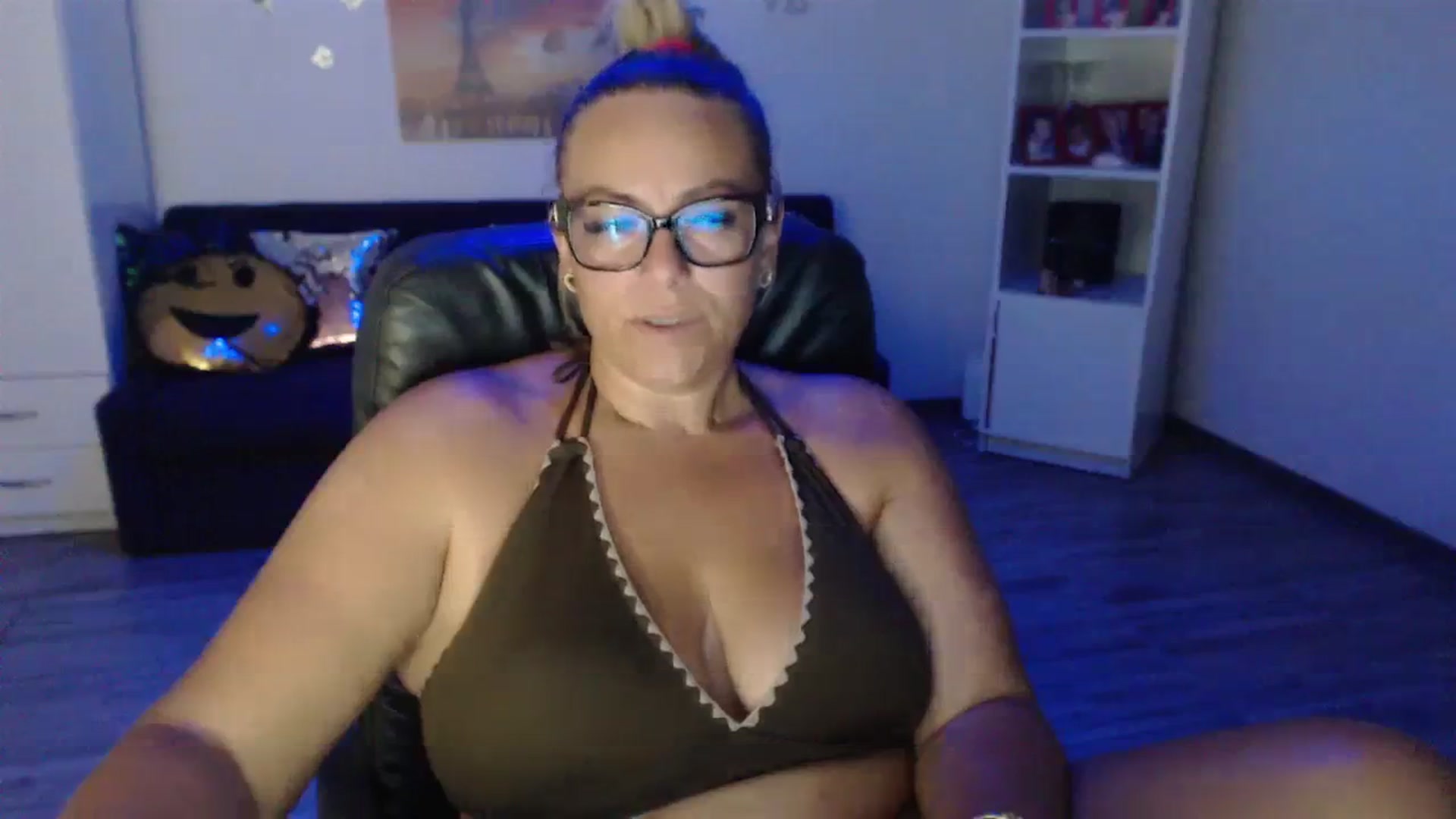 Gallery image thumbnail from A_baby_Boo's myfreecams stream on, 07/28/2023, 22:25 image 18 of 20