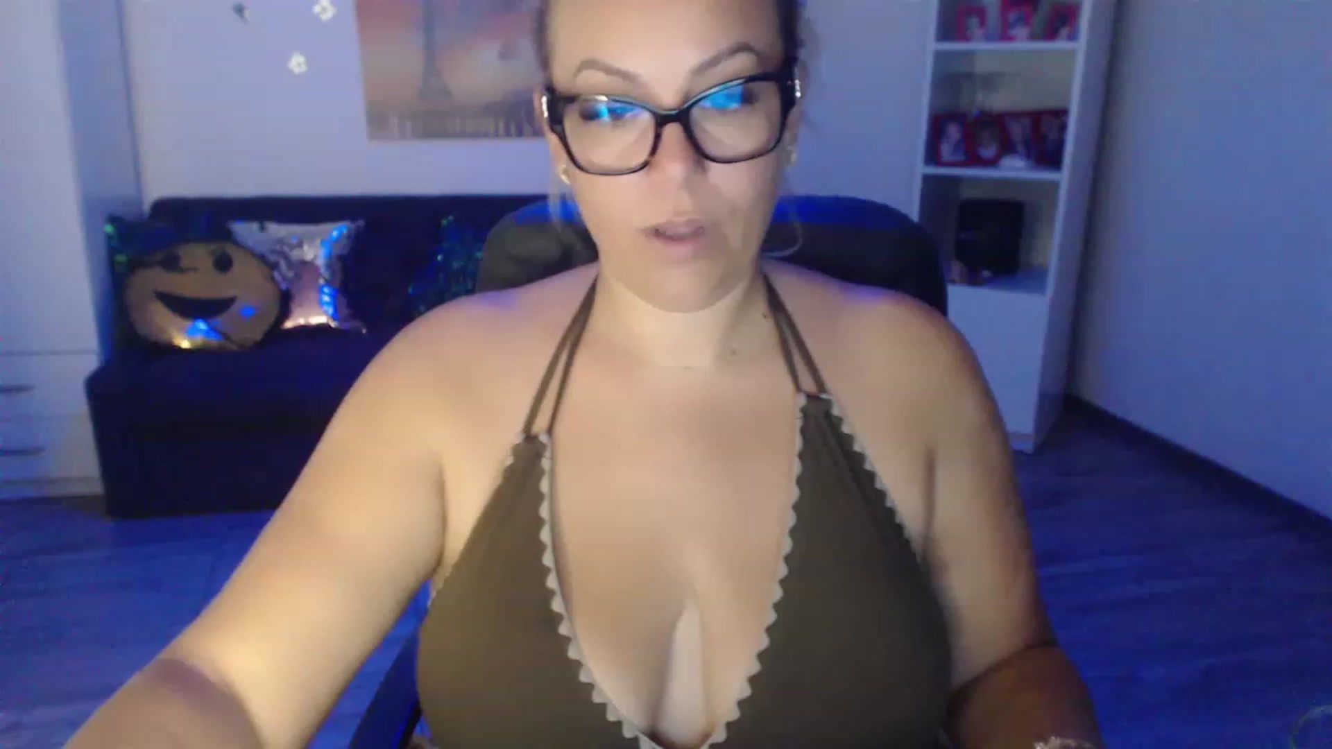 Gallery image thumbnail from A_baby_Boo's myfreecams stream on, 07/30/2023, 10:09 image 18 of 20