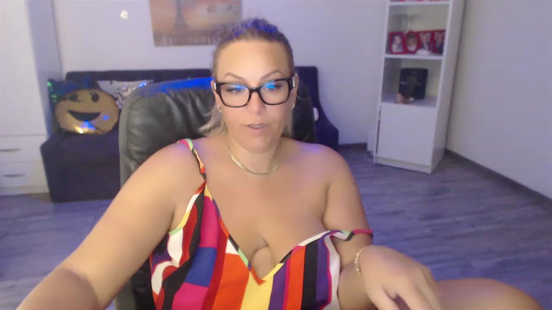 Gallery image thumbnail from A_baby_Boo's myfreecams stream on, 07/31/2023, 11:04 image 18 of 20