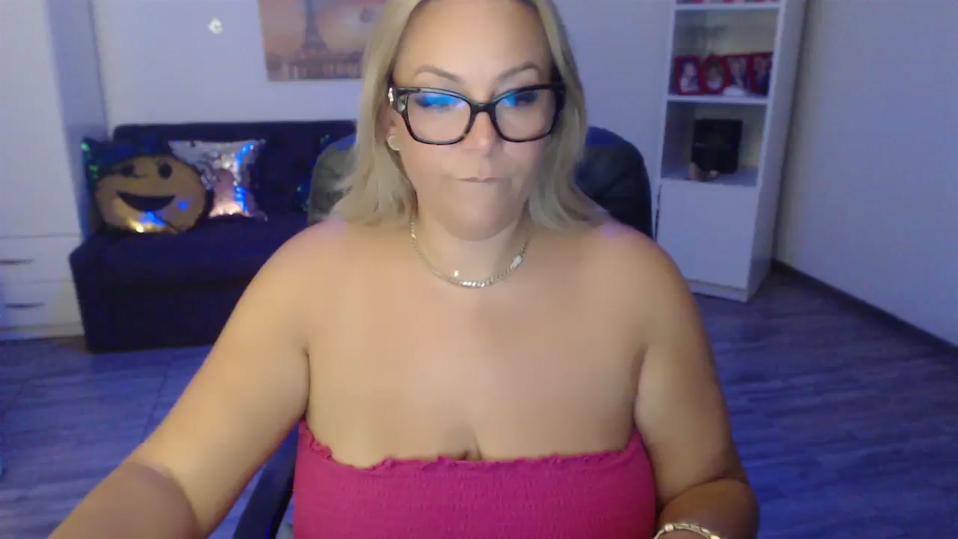 Gallery image thumbnail from A_baby_Boo's myfreecams stream on, 07/31/2023, 22:48 image 11 of 20