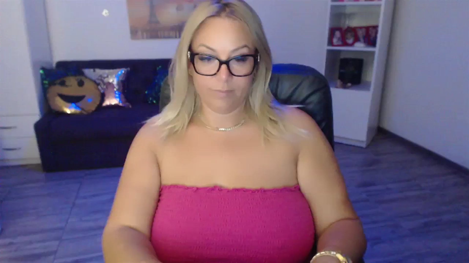 Gallery image thumbnail from A_baby_Boo's myfreecams stream on, 07/31/2023, 22:48 image 5 of 20