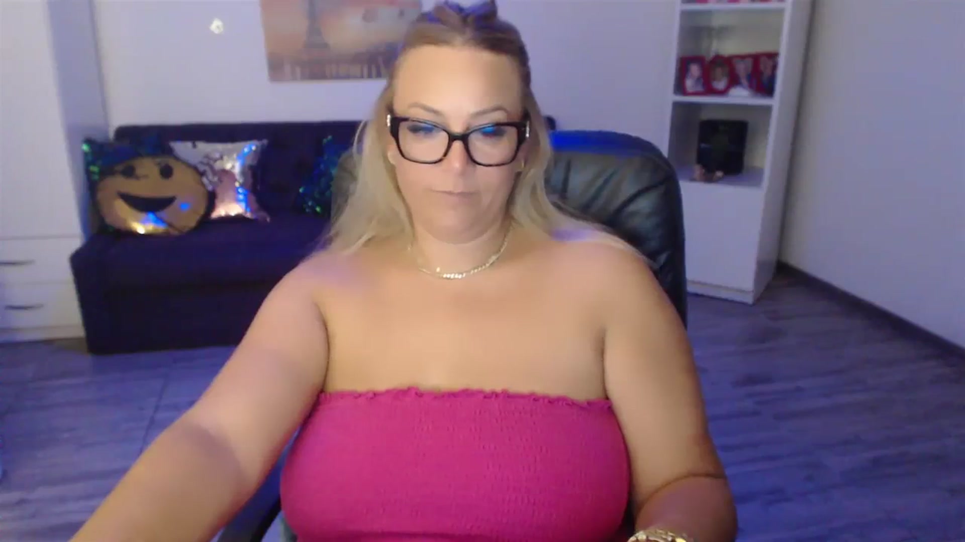 Gallery image thumbnail from A_baby_Boo's myfreecams stream on, 07/31/2023, 22:48 image 19 of 20