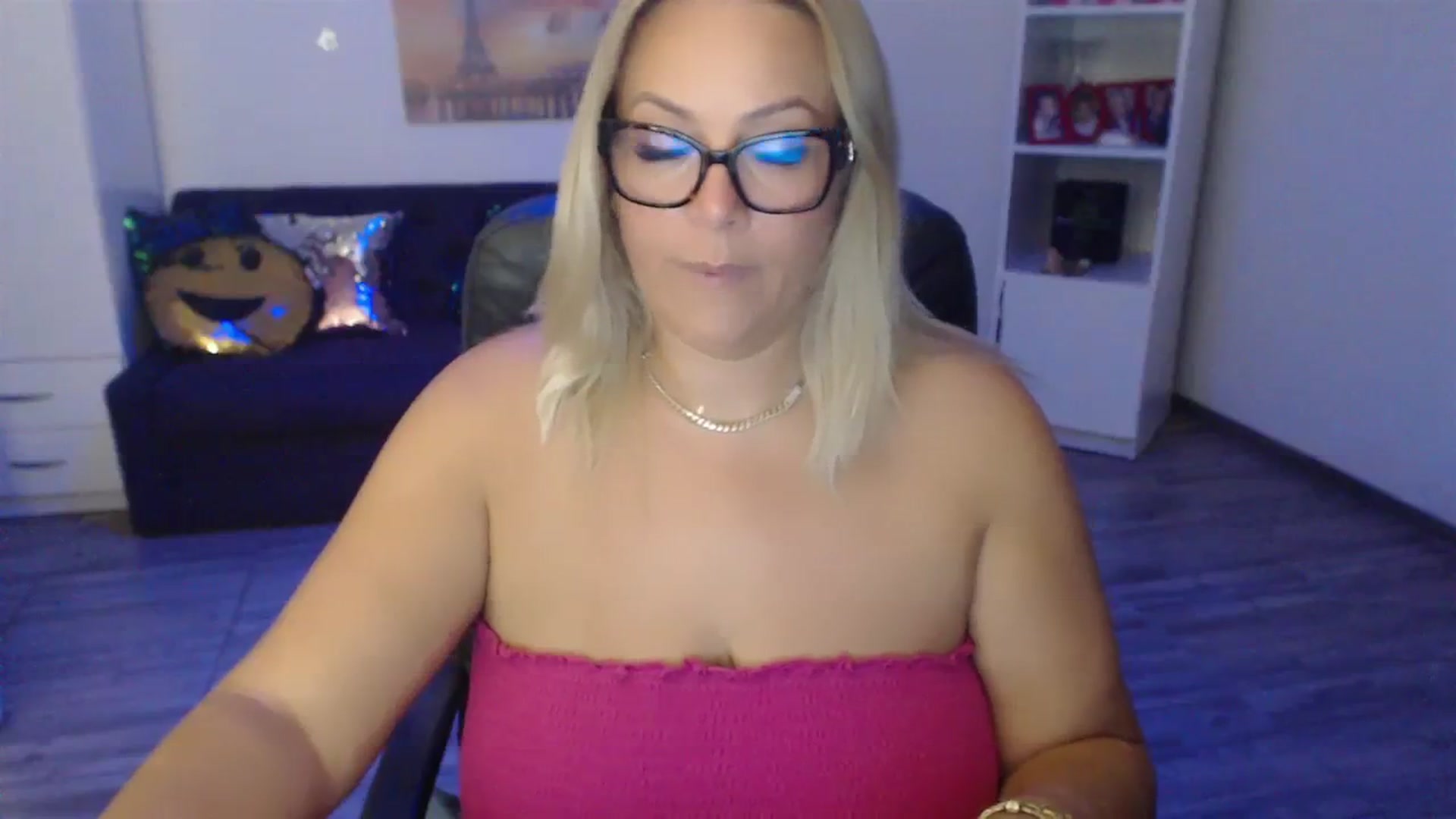 Gallery image thumbnail from A_baby_Boo's myfreecams stream on, 07/31/2023, 22:48 image 16 of 20