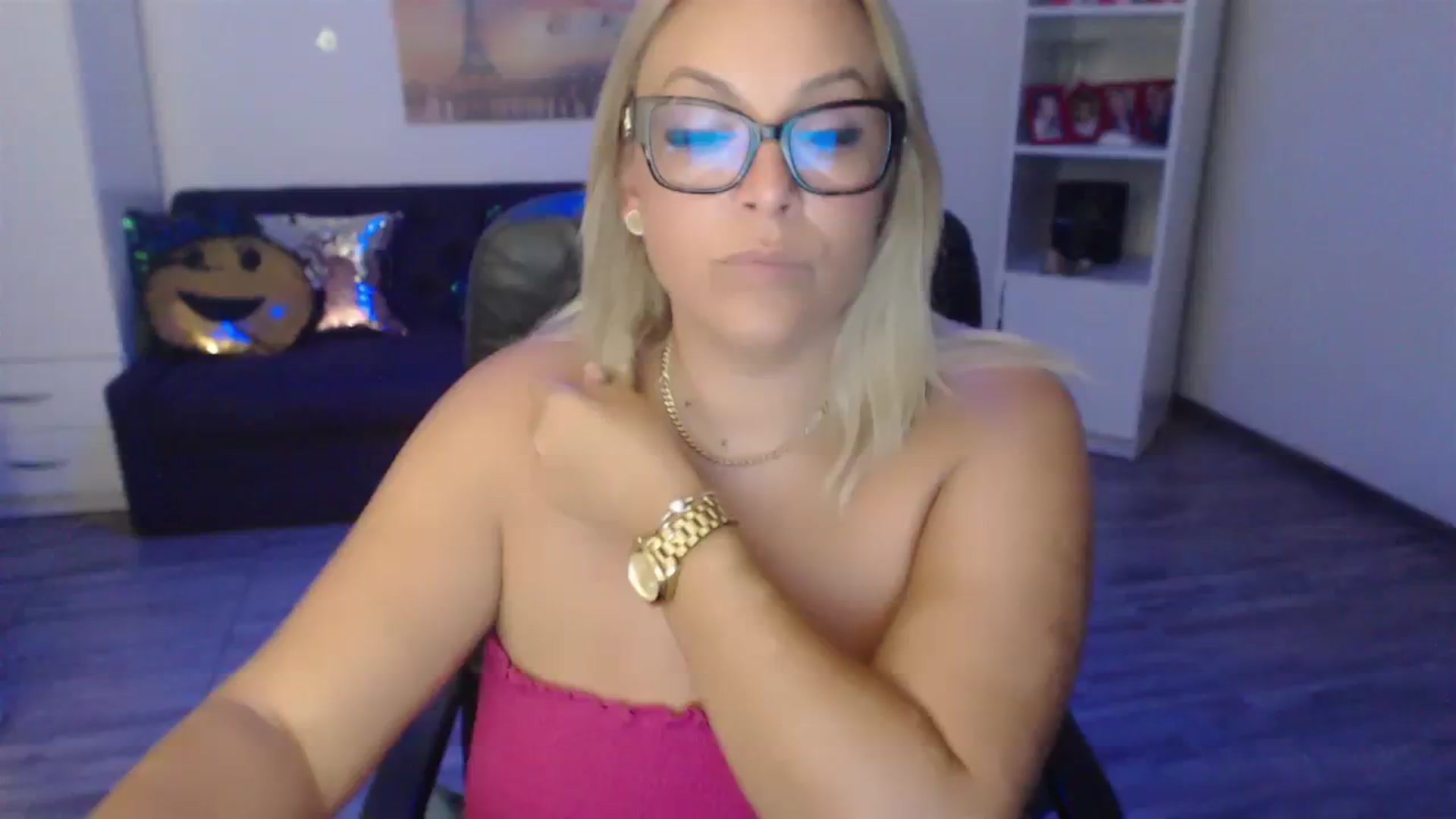 Gallery image thumbnail from A_baby_Boo's myfreecams stream on, 07/31/2023, 22:48 image 14 of 20