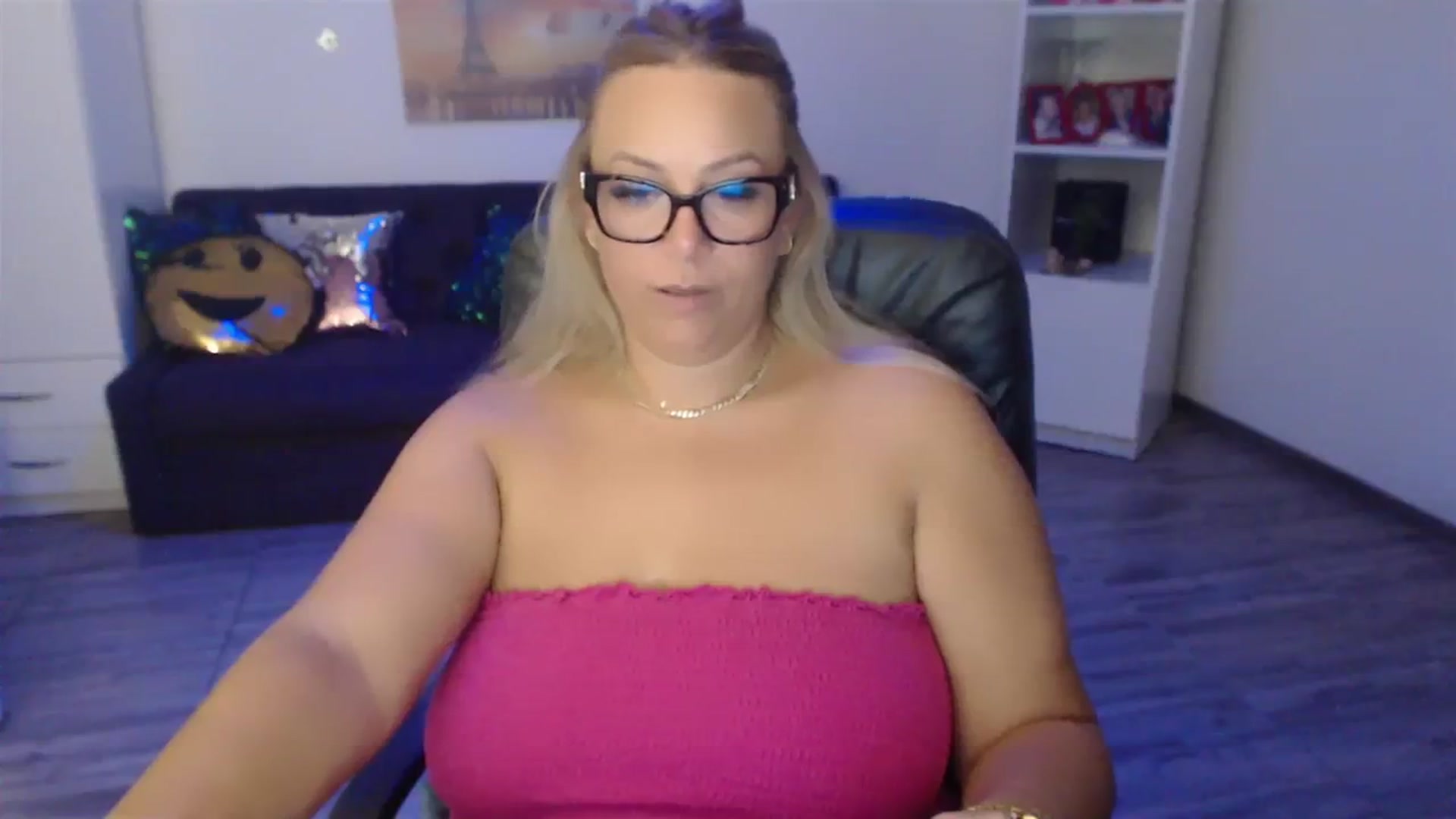 Gallery image thumbnail from A_baby_Boo's myfreecams stream on, 07/31/2023, 22:48 image 18 of 20
