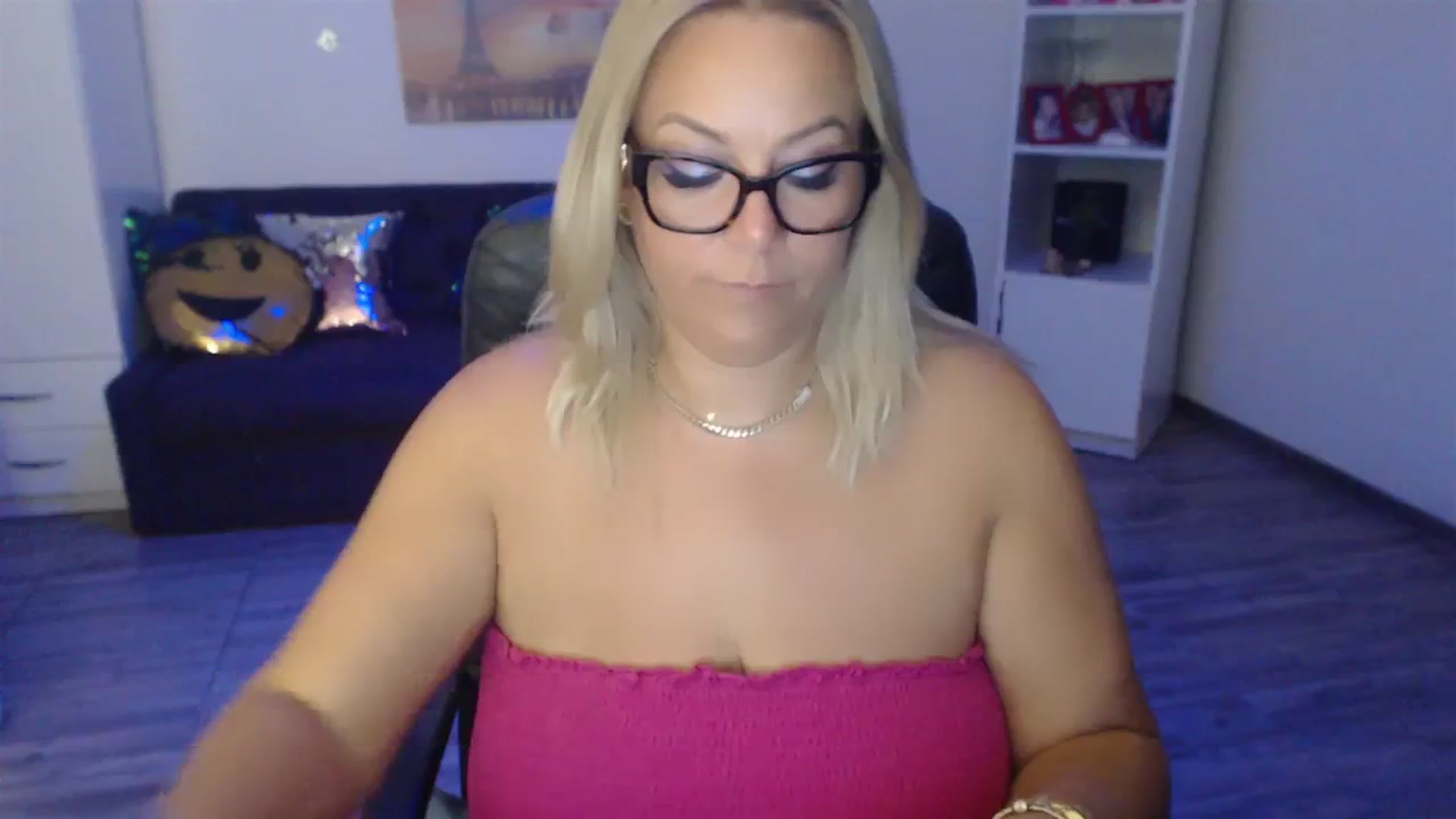 Gallery image thumbnail from A_baby_Boo's myfreecams stream on, 07/31/2023, 22:48 image 15 of 20