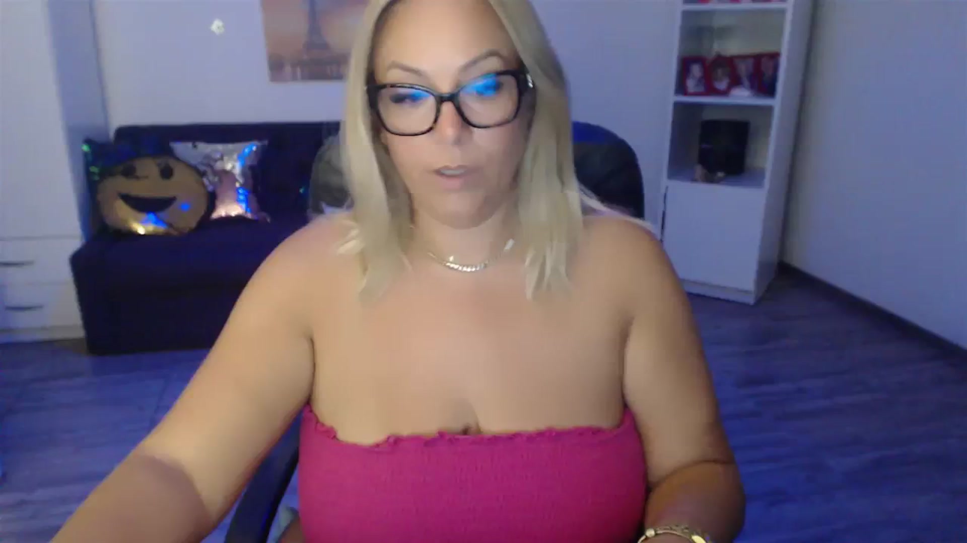 Gallery image thumbnail from A_baby_Boo's myfreecams stream on, 07/31/2023, 22:48 image 10 of 20