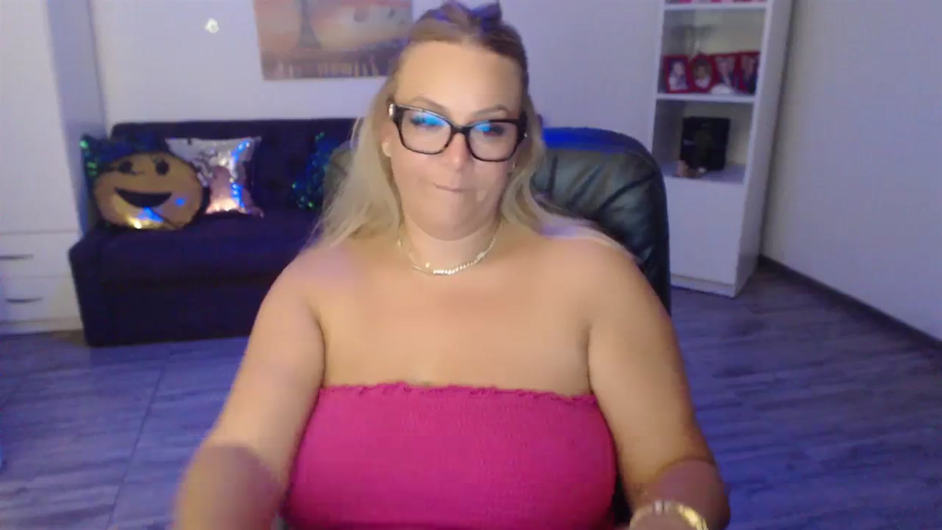 Gallery image thumbnail from A_baby_Boo's myfreecams stream on, 07/31/2023, 22:48 image 20 of 20
