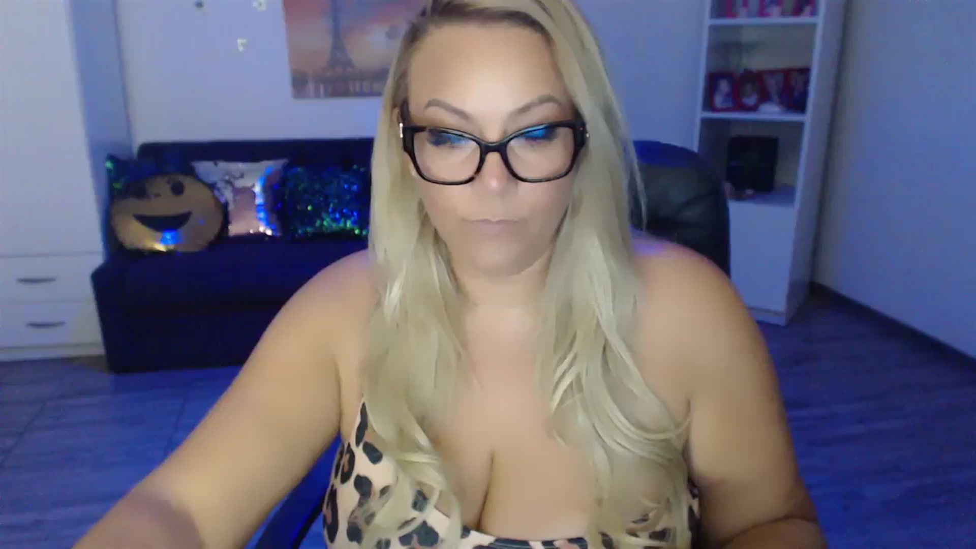 Gallery image thumbnail from A_baby_Boo's myfreecams stream on, 08/03/2023, 13:25 image 13 of 20