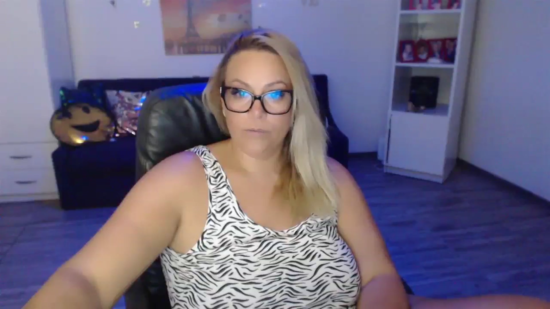 Gallery image thumbnail from A_baby_Boo's myfreecams stream on, 08/03/2023, 15:55 image 6 of 20