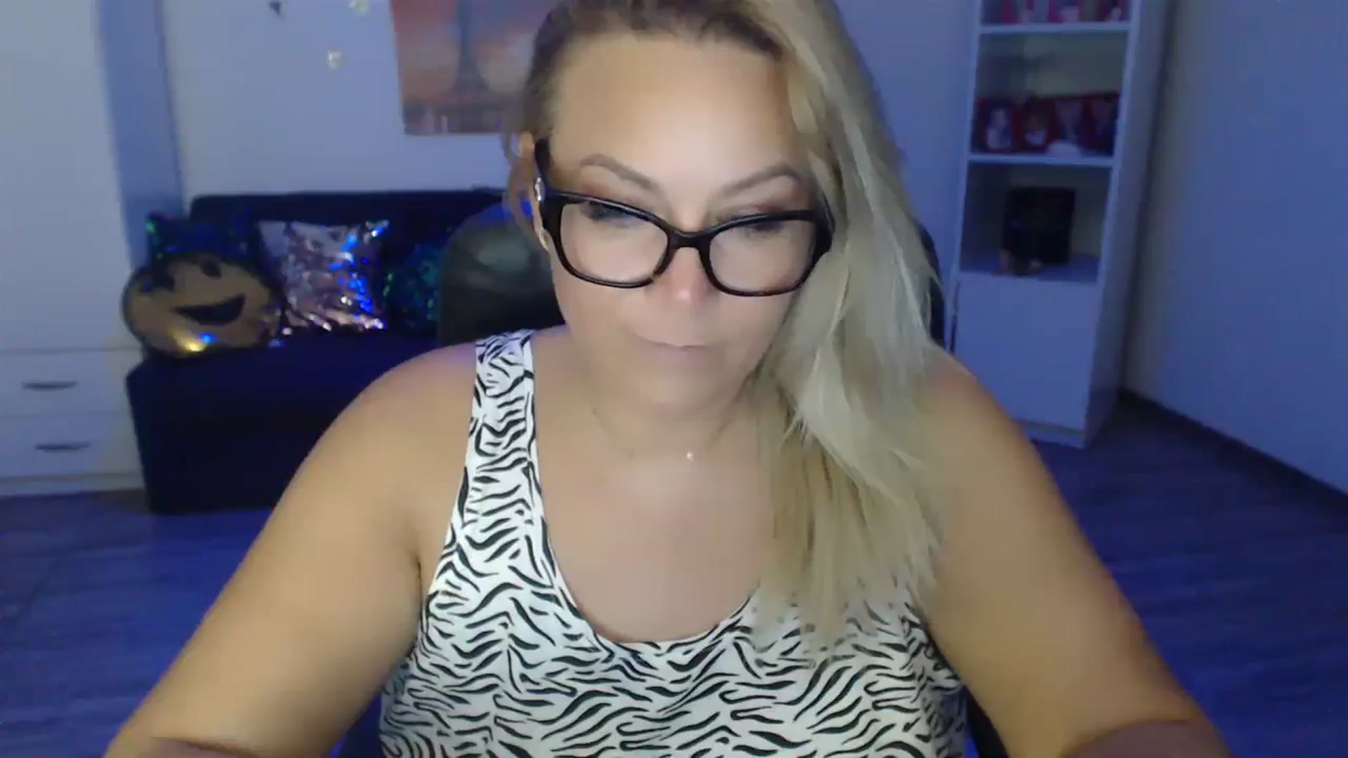 Gallery image thumbnail from A_baby_Boo's myfreecams stream on, 08/03/2023, 15:55 image 12 of 20