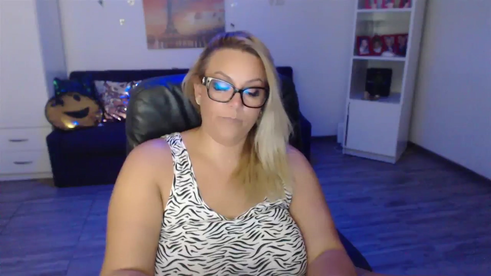 Gallery image thumbnail from A_baby_Boo's myfreecams stream on, 08/03/2023, 15:55 image 5 of 20