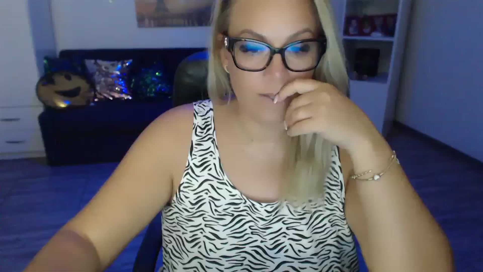 Gallery image thumbnail from A_baby_Boo's myfreecams stream on, 08/03/2023, 15:55 image 20 of 20