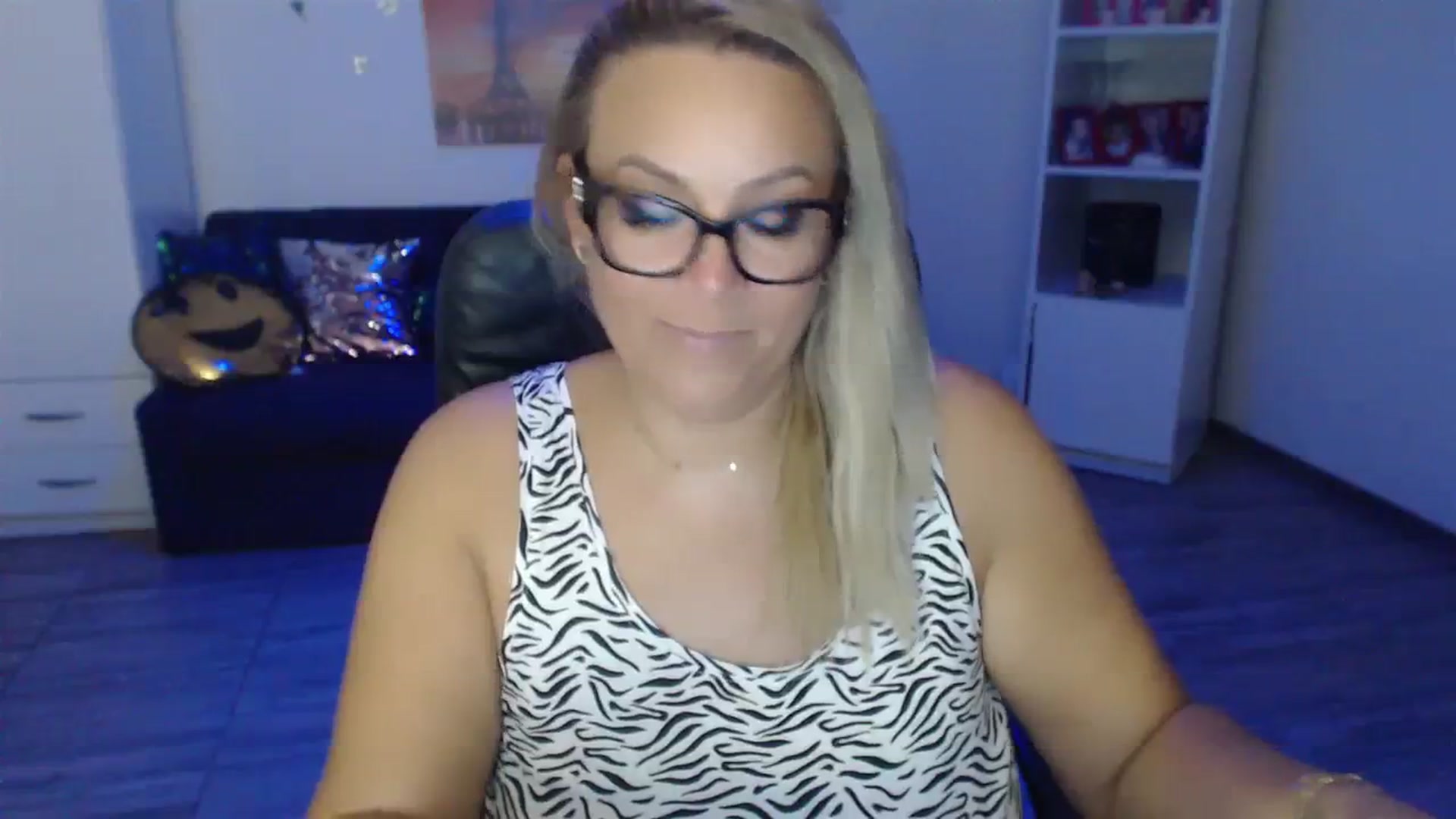 Gallery image thumbnail from A_baby_Boo's myfreecams stream on, 08/03/2023, 15:55 image 10 of 20