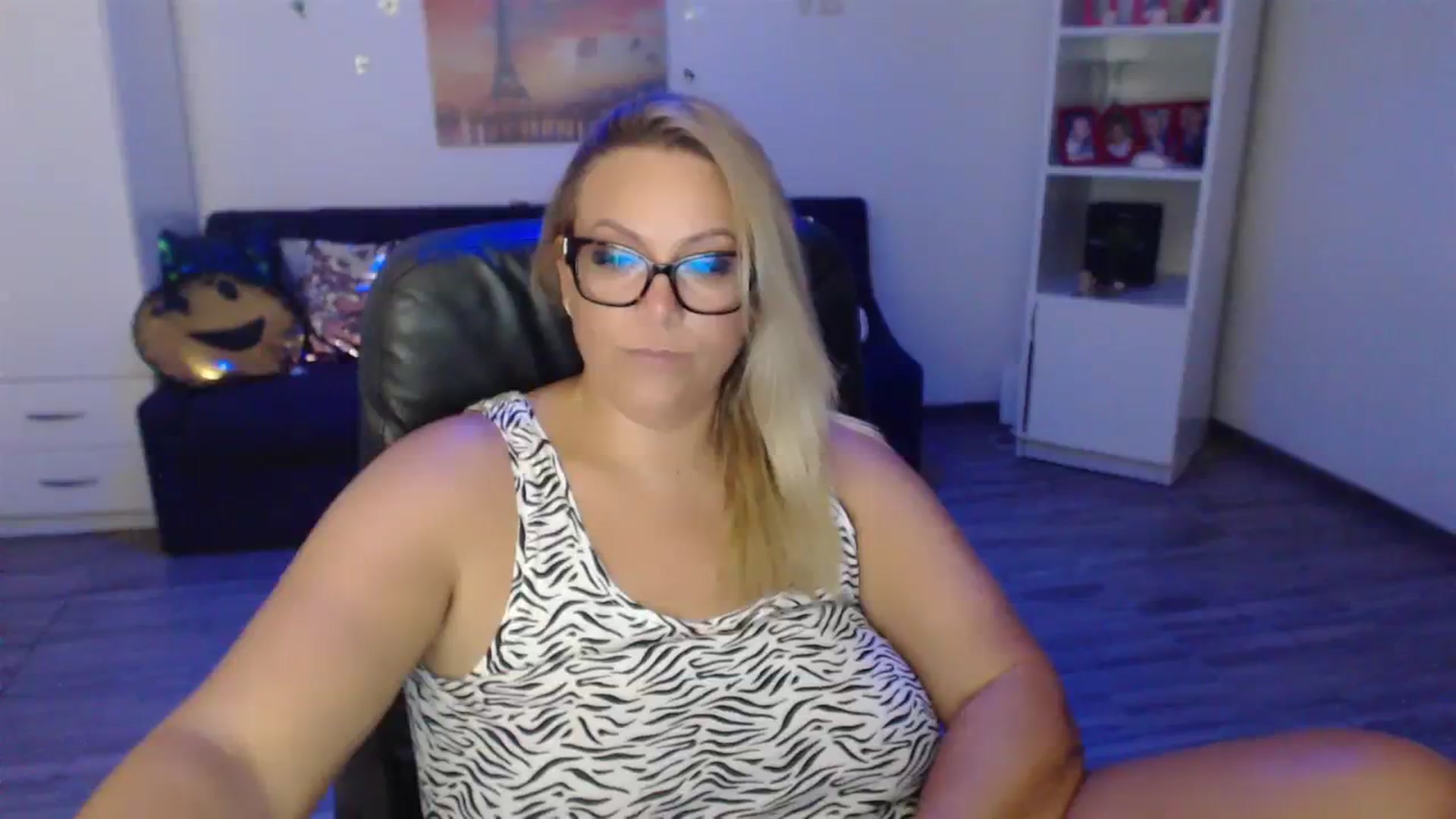 Gallery image thumbnail from A_baby_Boo's myfreecams stream on, 08/03/2023, 15:55 image 8 of 20