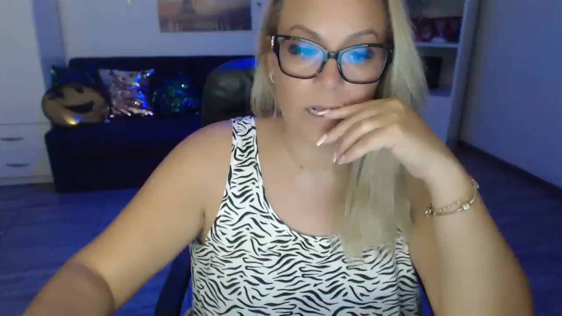 Gallery image thumbnail from A_baby_Boo's myfreecams stream on, 08/03/2023, 15:55 image 19 of 20