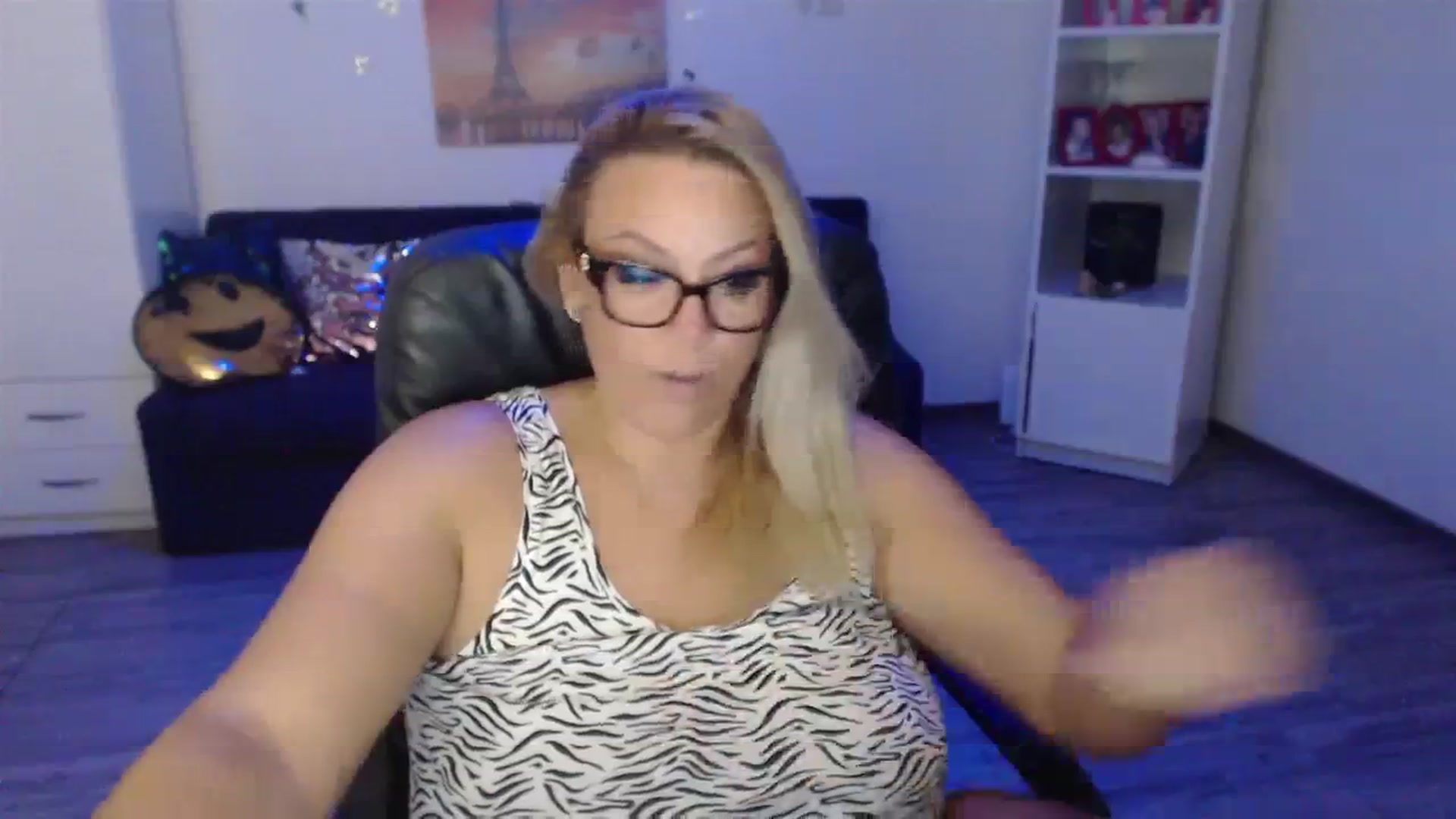 Gallery image thumbnail from A_baby_Boo's myfreecams stream on, 08/03/2023, 15:55 image 4 of 20
