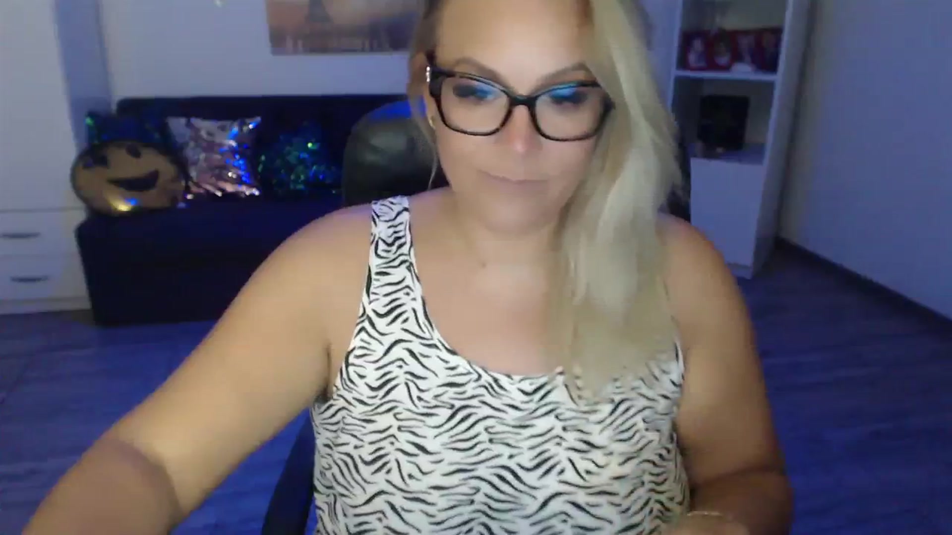 Gallery image thumbnail from A_baby_Boo's myfreecams stream on, 08/03/2023, 15:55 image 18 of 20