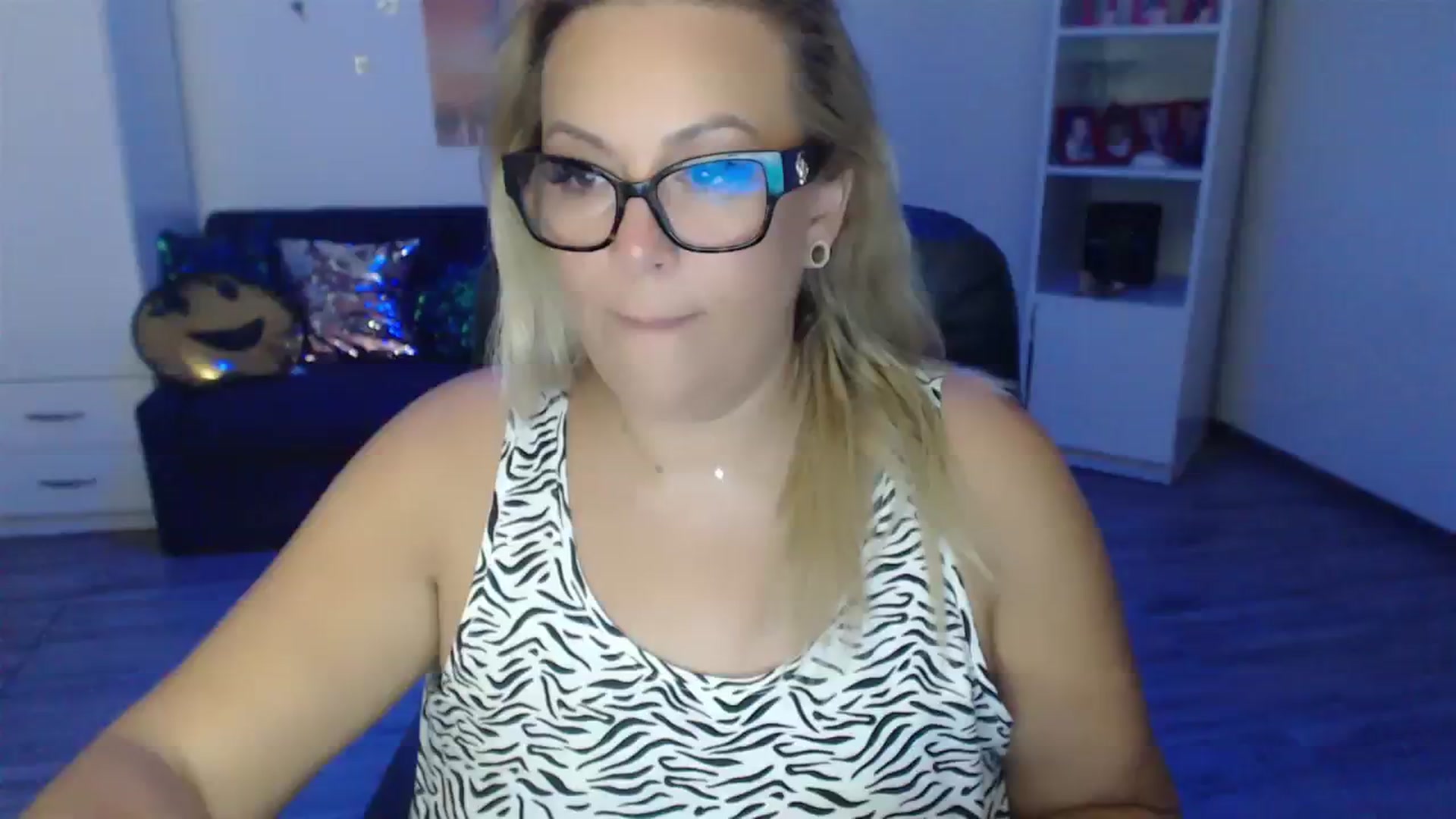 Gallery image thumbnail from A_baby_Boo's myfreecams stream on, 08/03/2023, 15:55 image 11 of 20